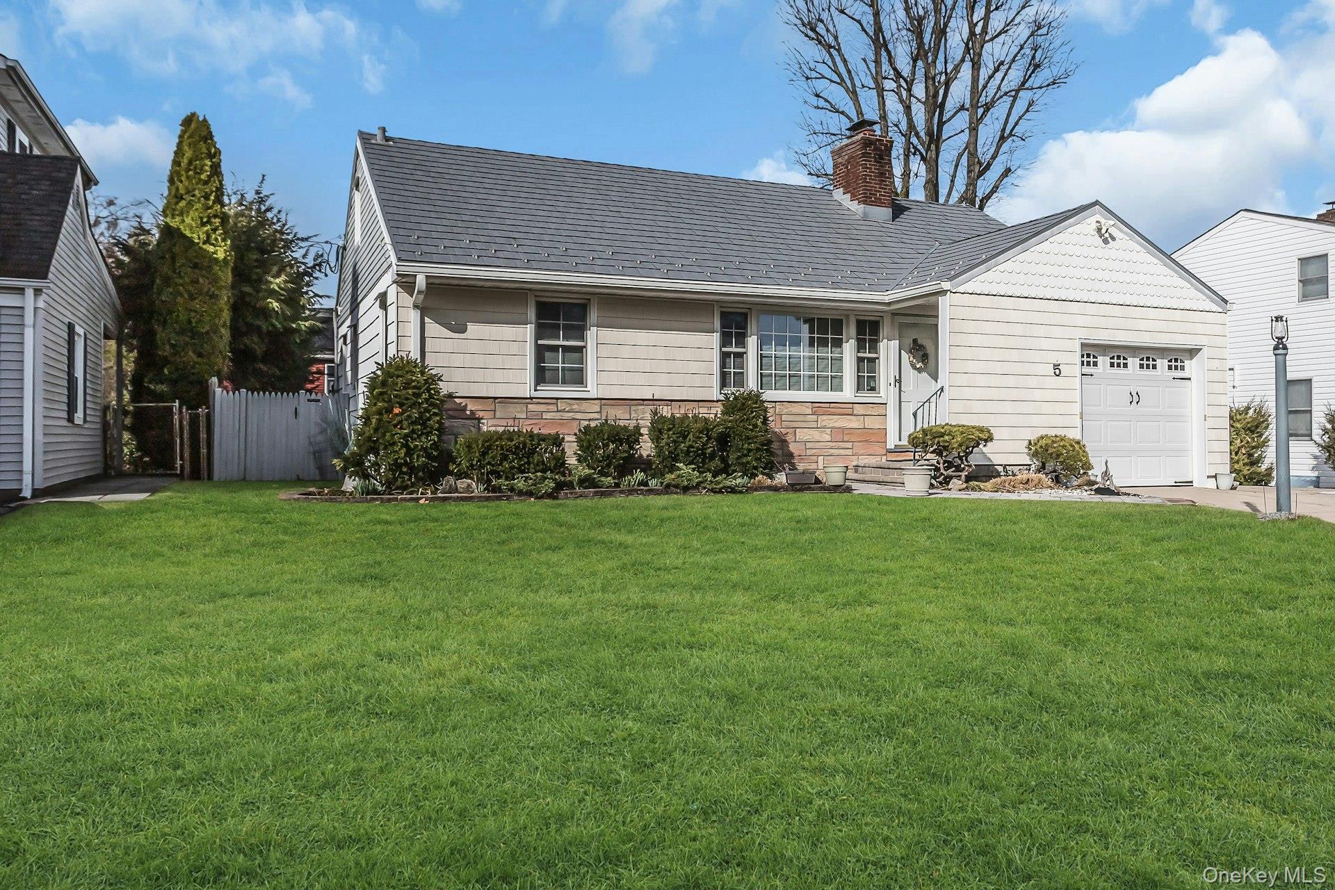 Single Family Sherwood  Nassau County, NY 11542, MLS-971667-3