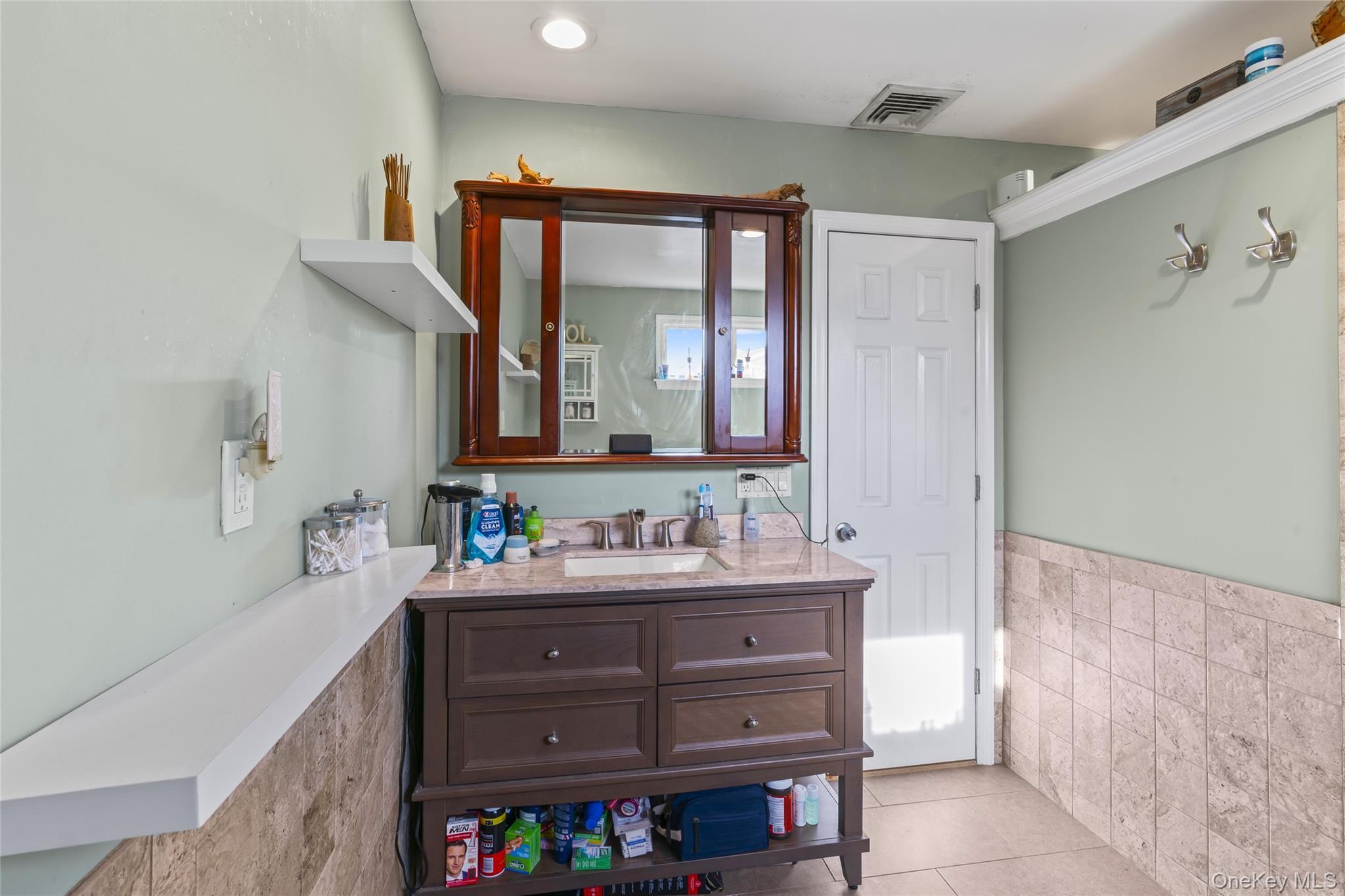 Single Family Burnett  Suffolk County, NY 11706, MLS-971694-27