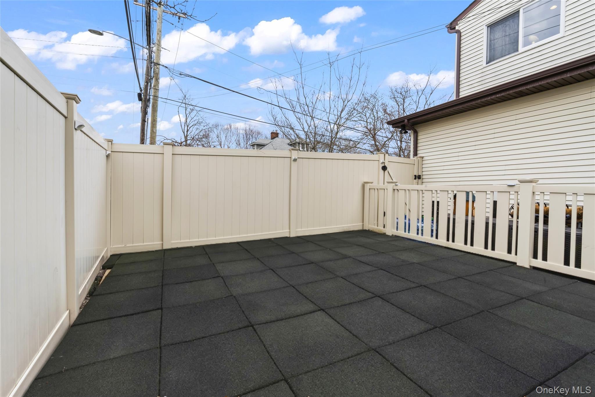 Single Family Burnett  Suffolk County, NY 11706, MLS-971694-31