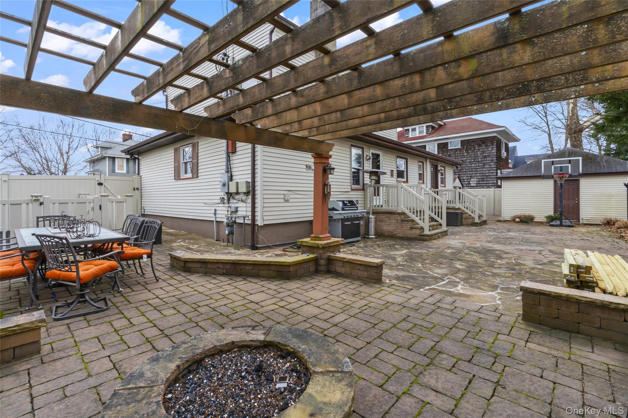 Single Family Burnett  Suffolk County, NY 11706, MLS-971694-32