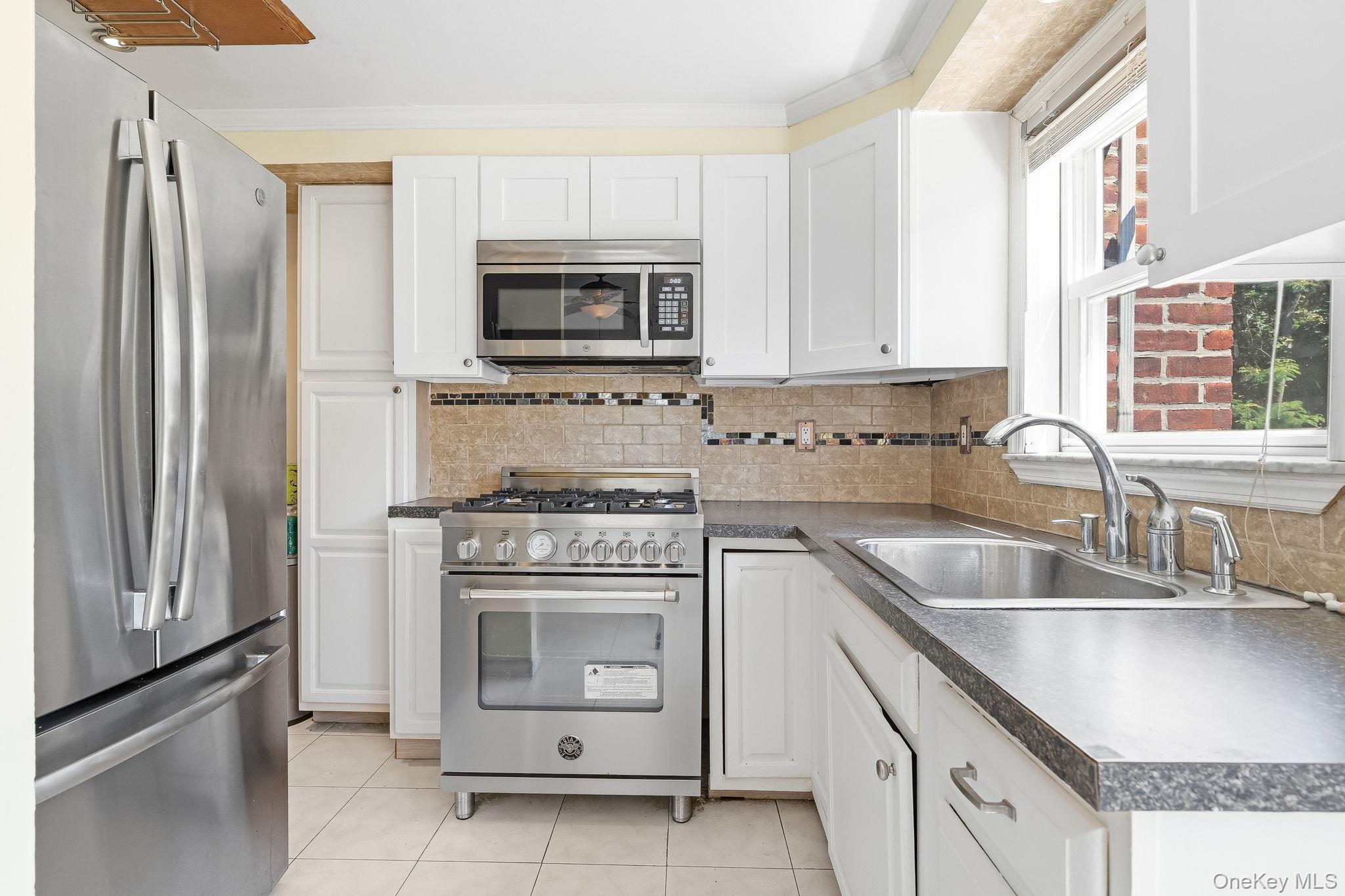 Single Family Delancey Place  Bronx, NY 10462, MLS-971742-10