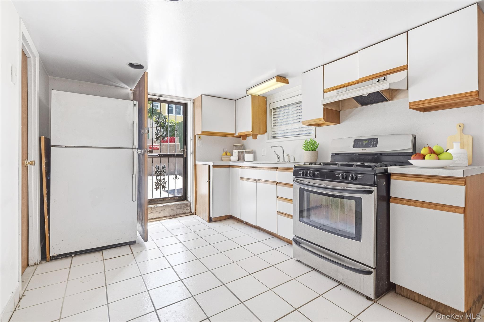 Single Family Delancey Place  Bronx, NY 10462, MLS-971742-19