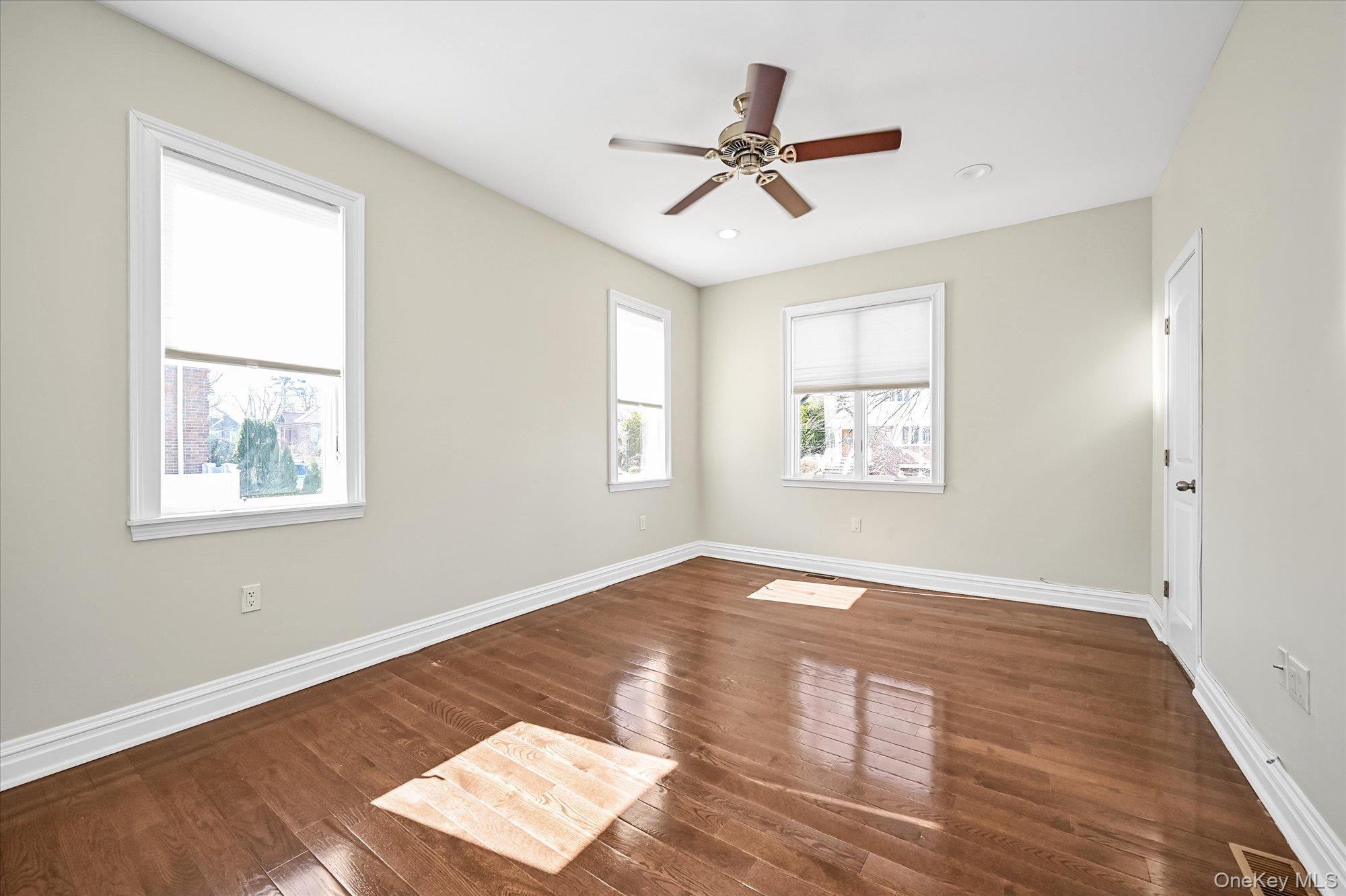 Single Family 35th Queens, NY 11361, MLS-971779-7