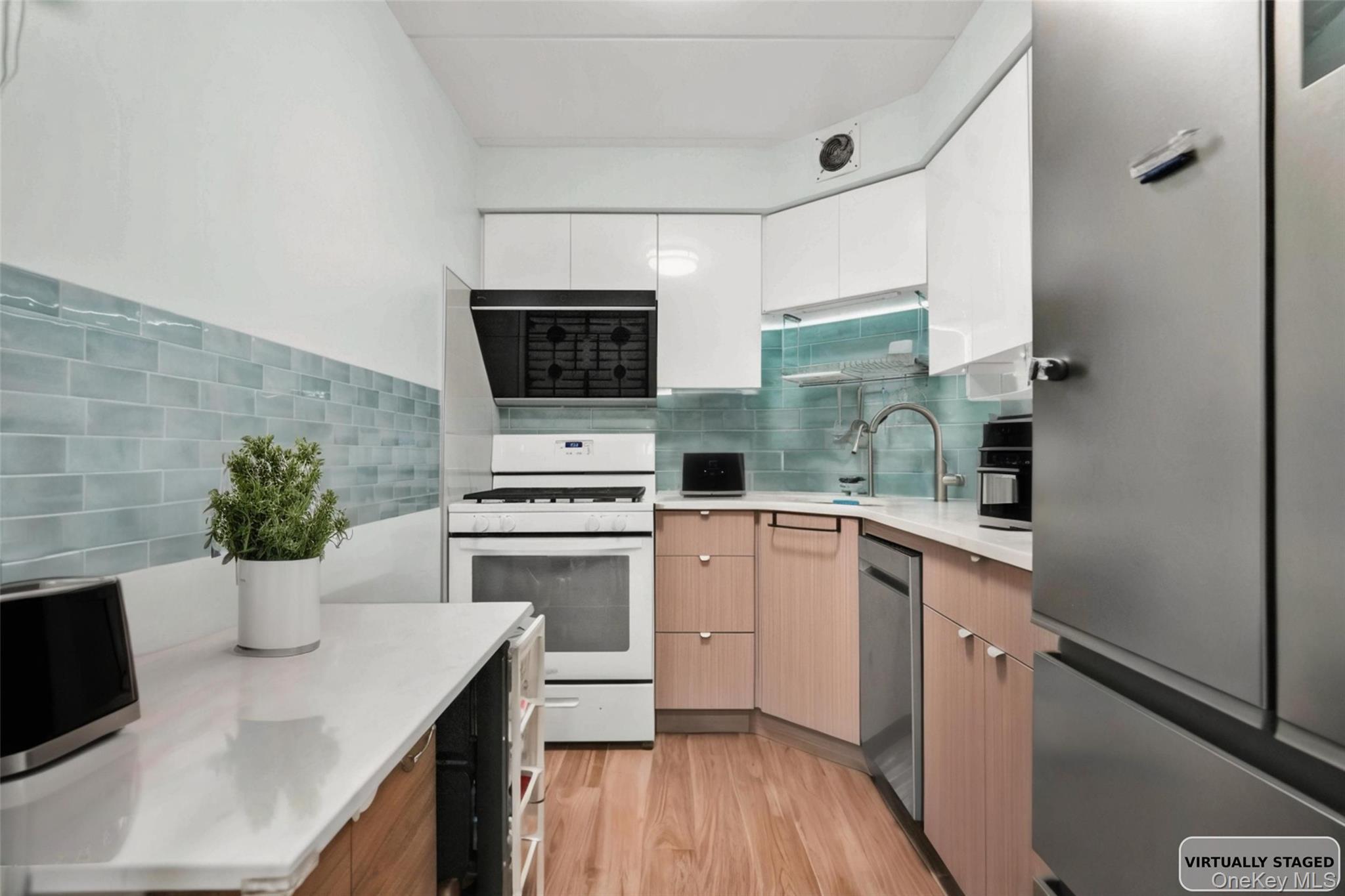 Condo 35th  Queens, NY 11354, MLS-971780-9