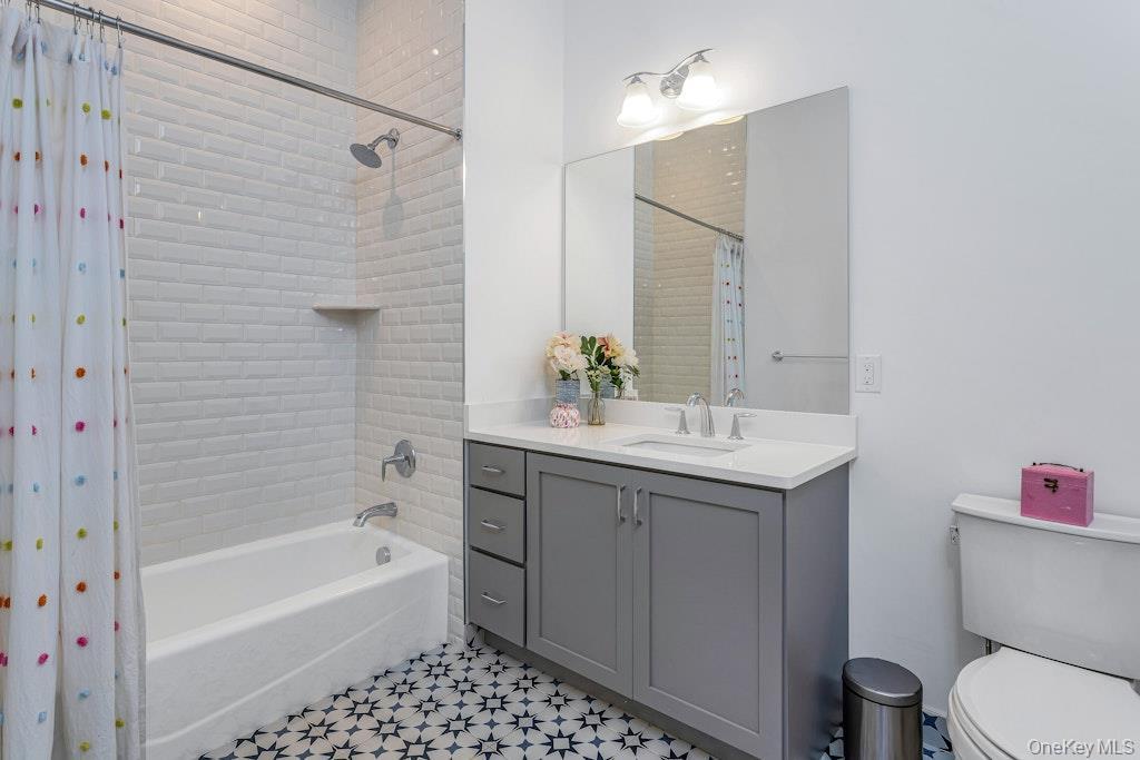 Condo Horseman  Westchester County, NY 10591, MLS-971802-22