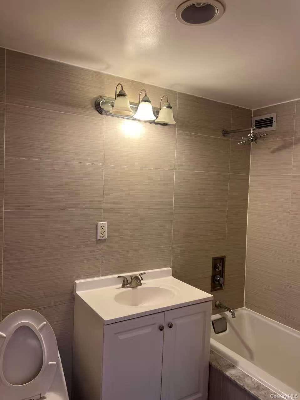 Condo Sanford  Queens, NY 11355, MLS-971904-3