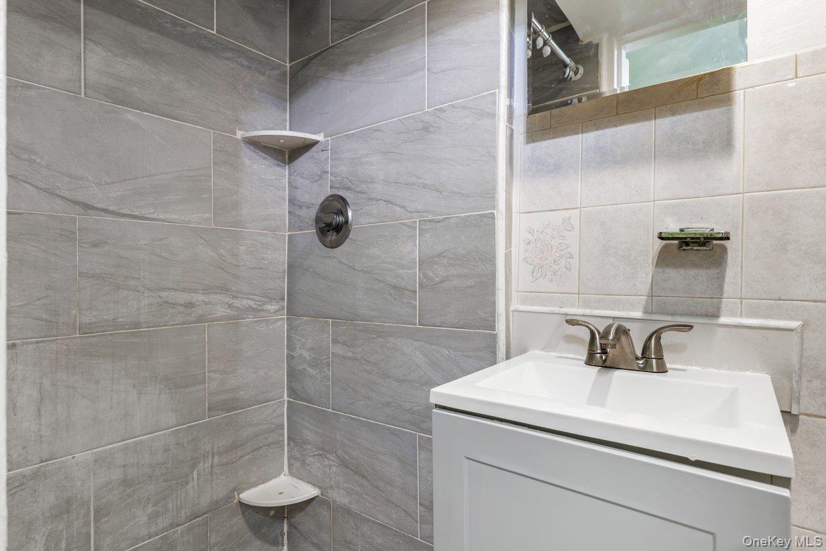 Single Family Colden  Bronx, NY 10469, MLS-971946-19