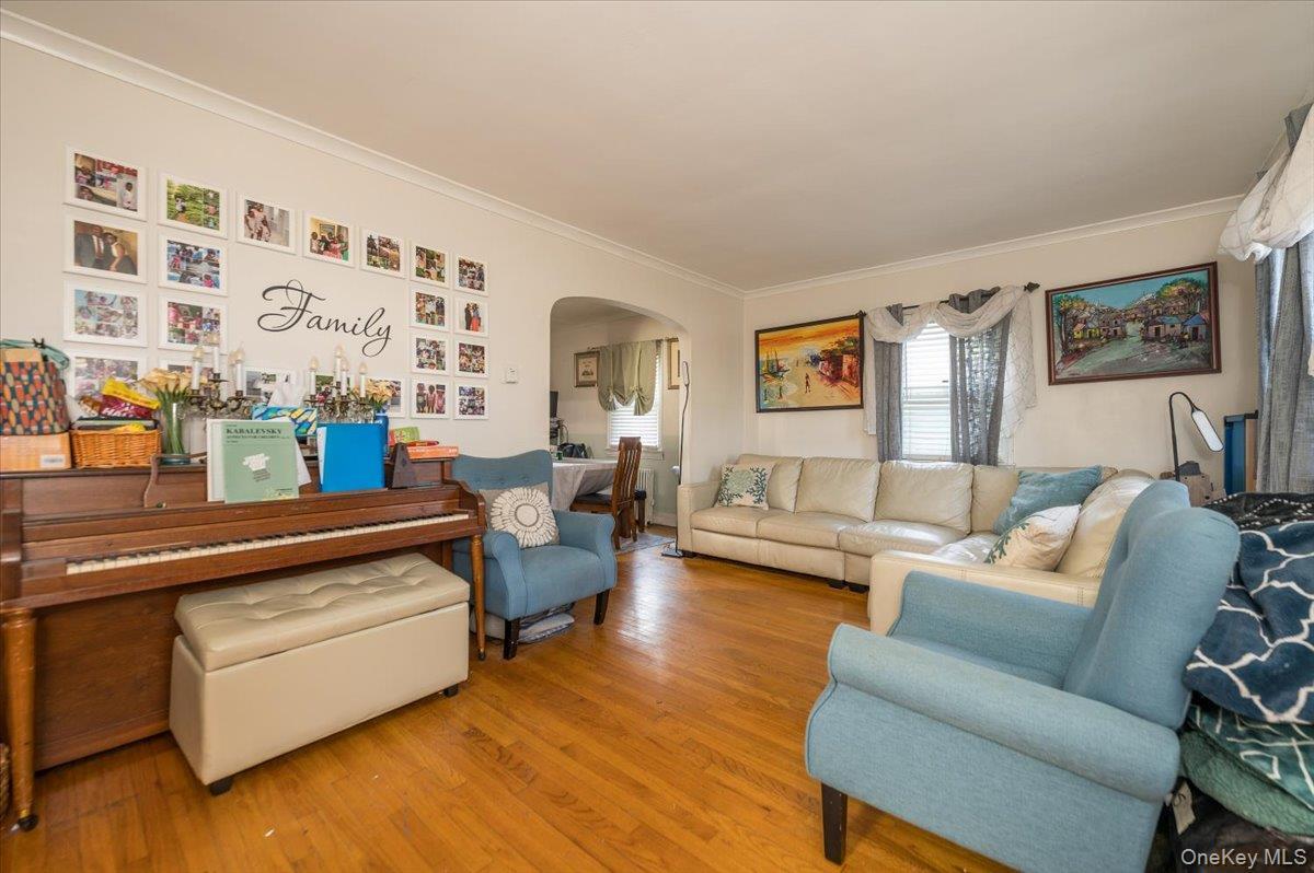 Single Family Chester  Nassau County, NY 11580, MLS-971948-4