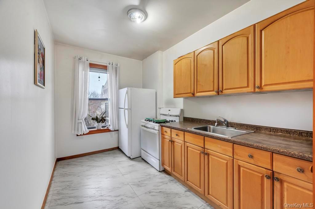 Single Family 3rd  Brooklyn, NY 11218, MLS-971952-20