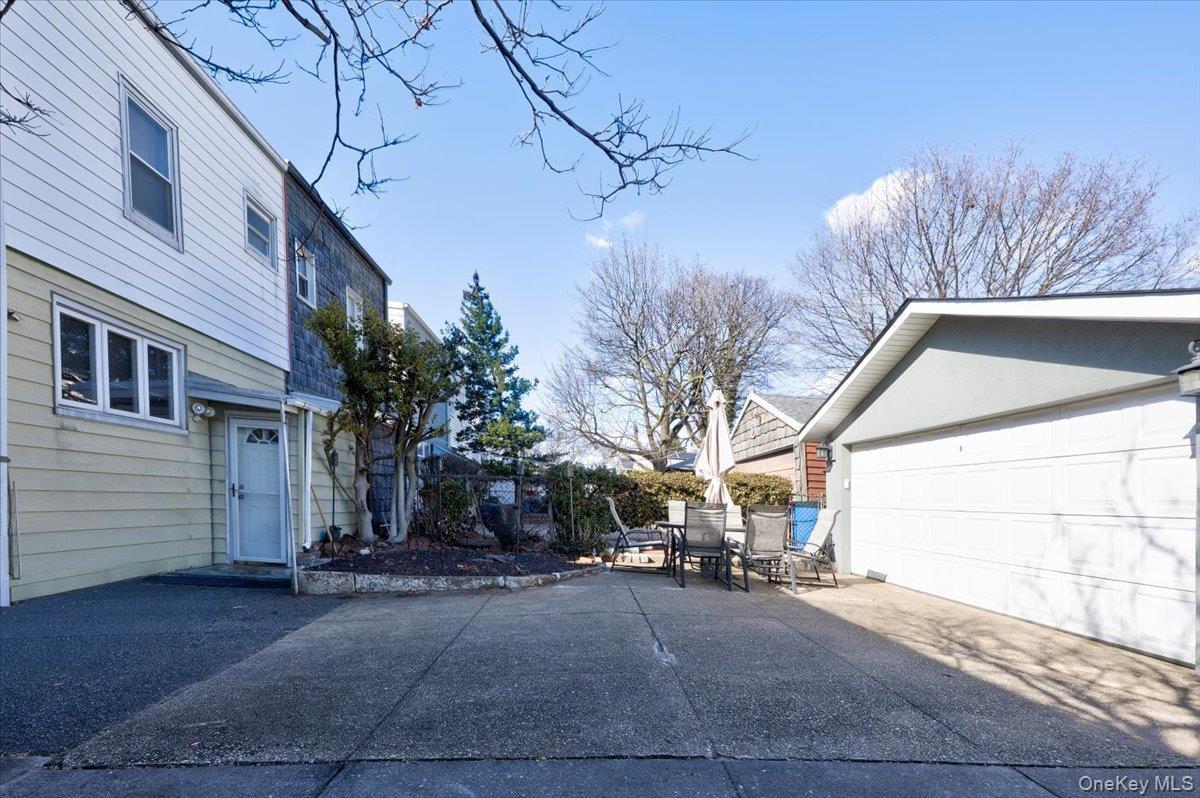 Single Family 60th  Queens, NY 11385, MLS-971969-23