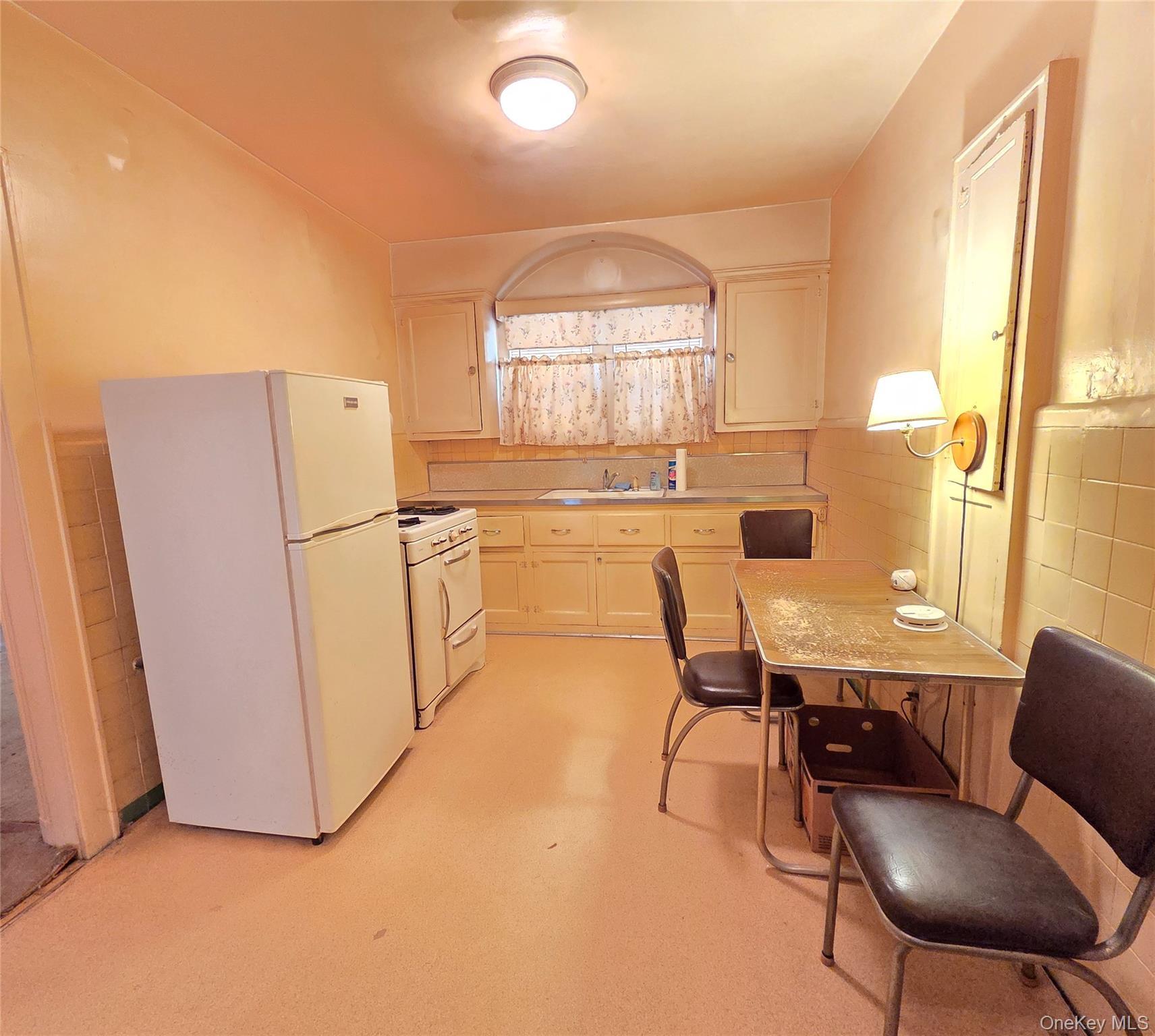 Single Family Graff  Bronx, NY 10465, MLS-972067-8