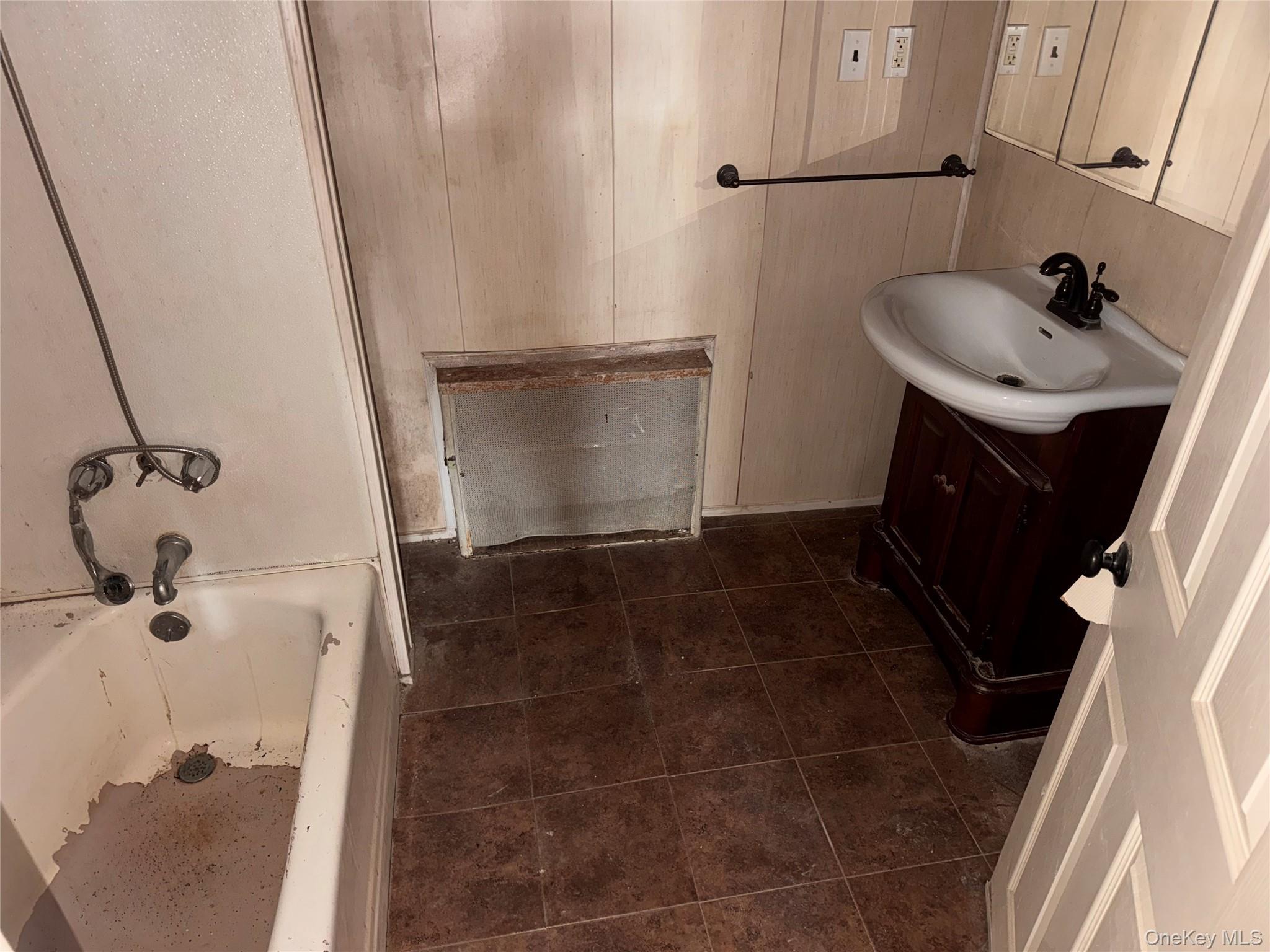 Single Family Vermont  Suffolk County, NY 11704, MLS-972122-14