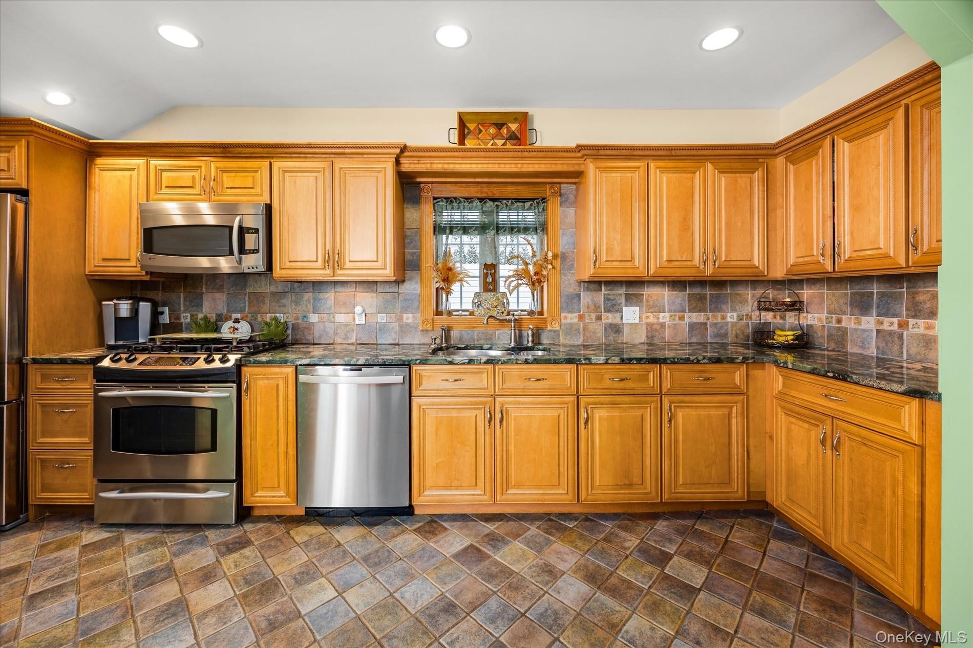 Single Family 73rd  Queens, NY 11385, MLS-972219-16