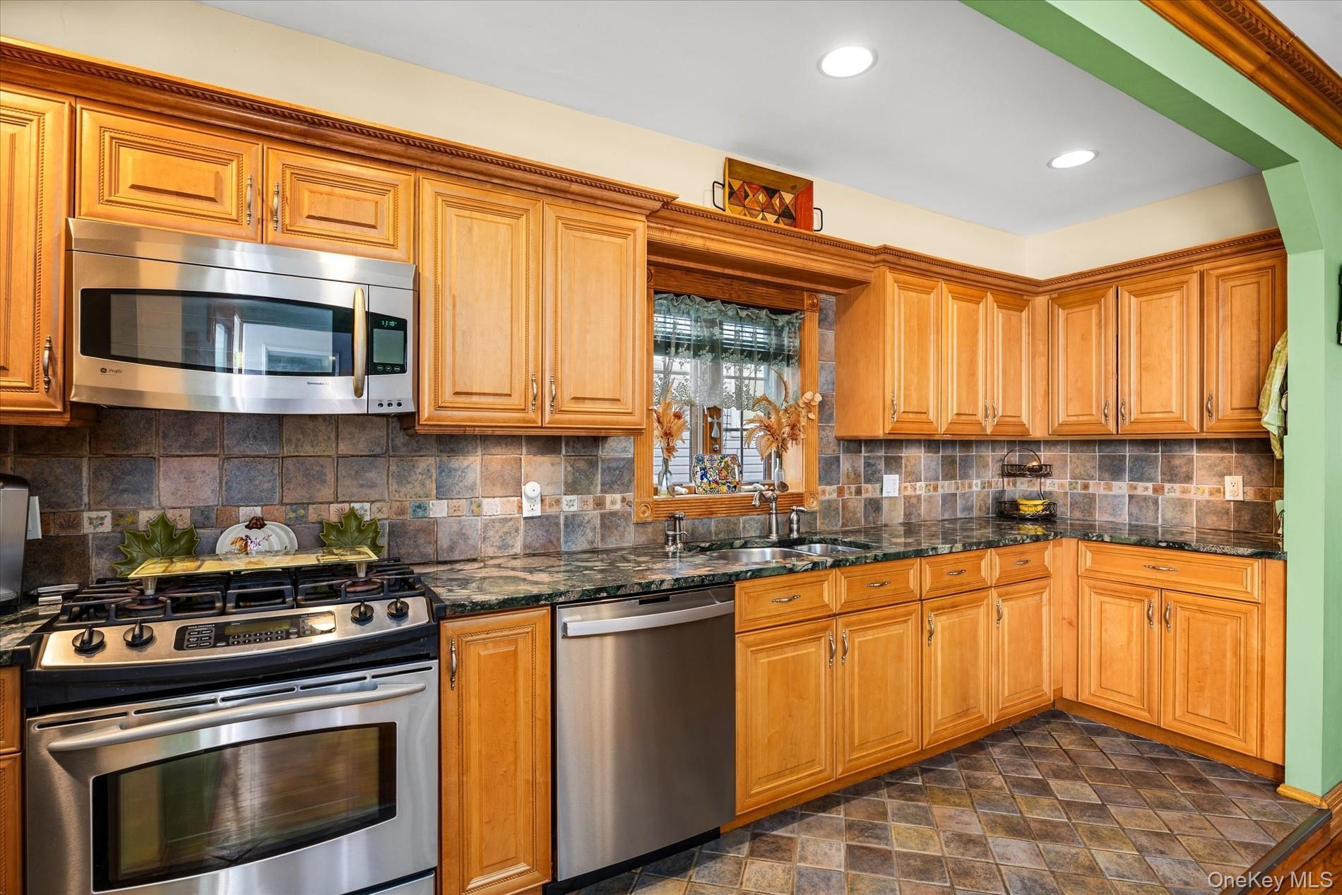 Single Family 73rd  Queens, NY 11385, MLS-972219-17