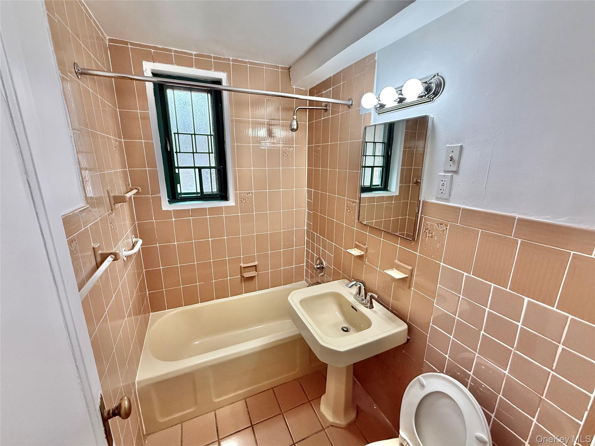 Condo Unionport  Bronx, NY 10462, MLS-972220-17