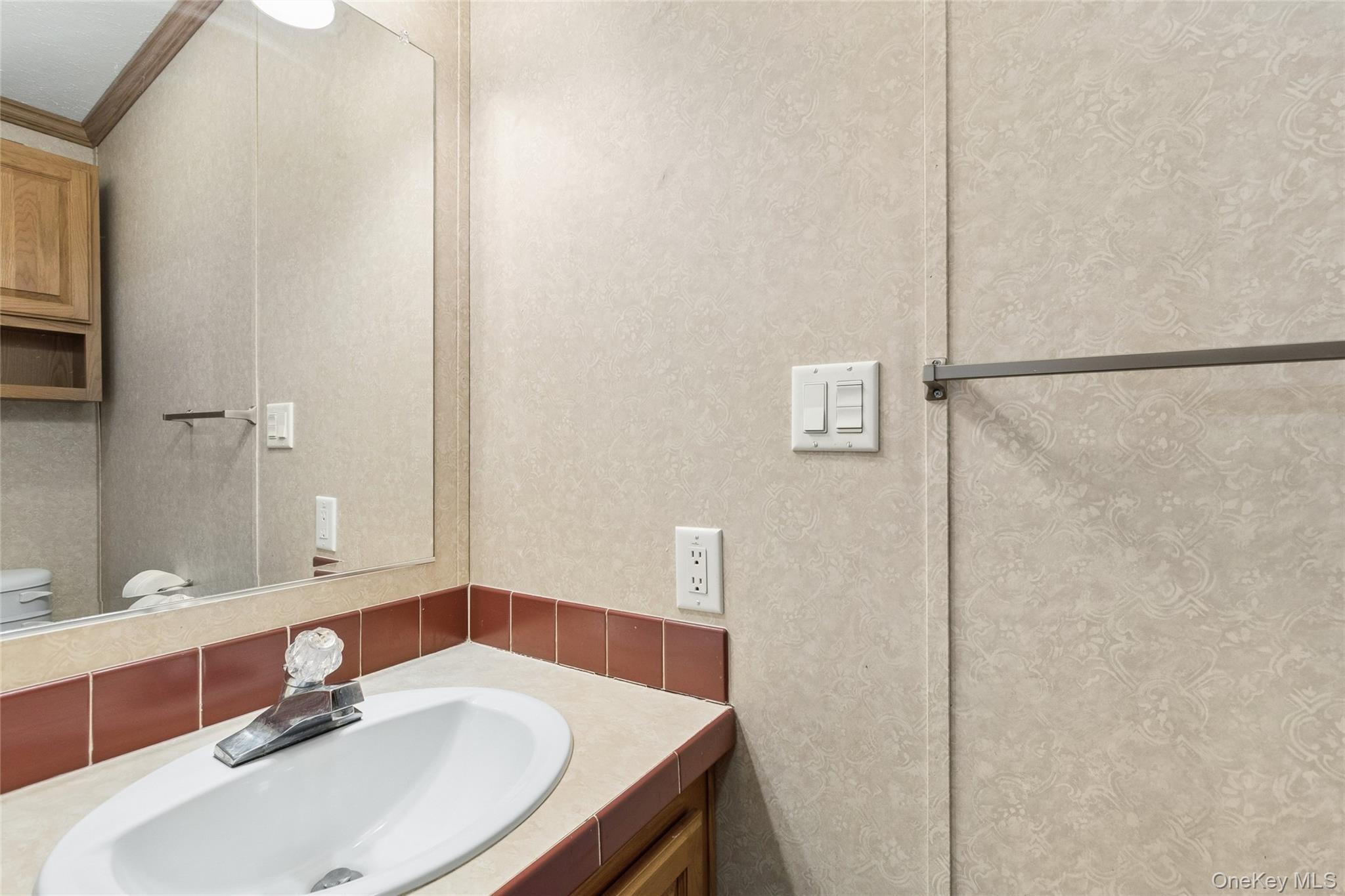 Single Family Hubbard Ave #5  Suffolk County, NY 11901, MLS-972229-27