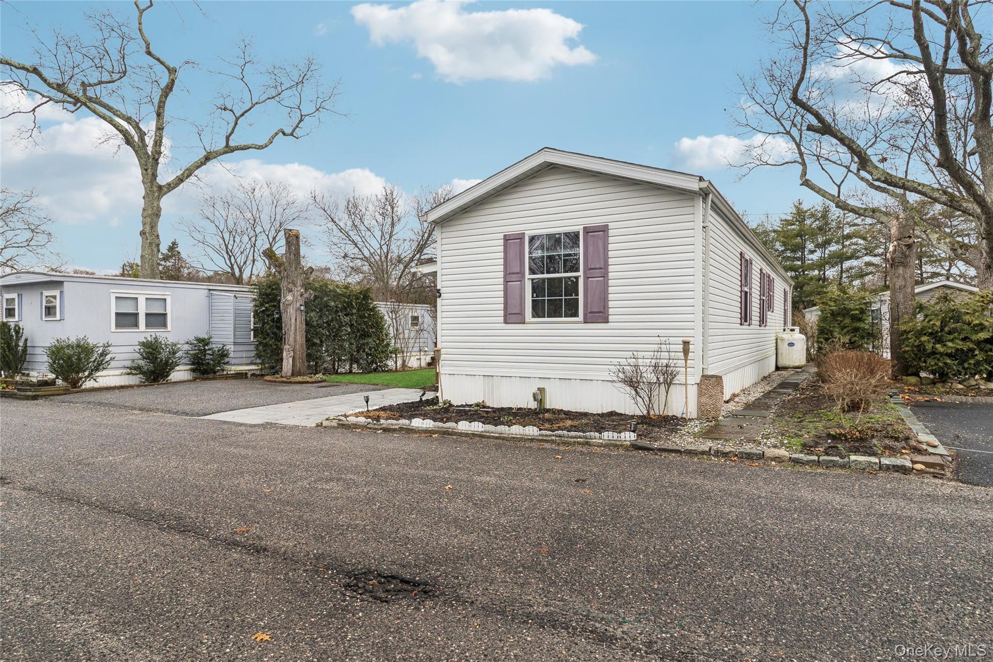 Single Family Hubbard Ave #5  Suffolk County, NY 11901, MLS-972229-35