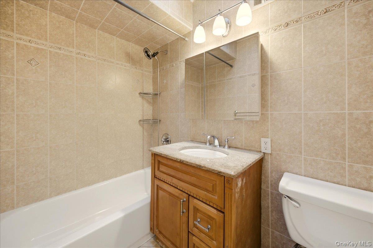 Single Family Hollywood  Bronx, NY 10465, MLS-972328-10