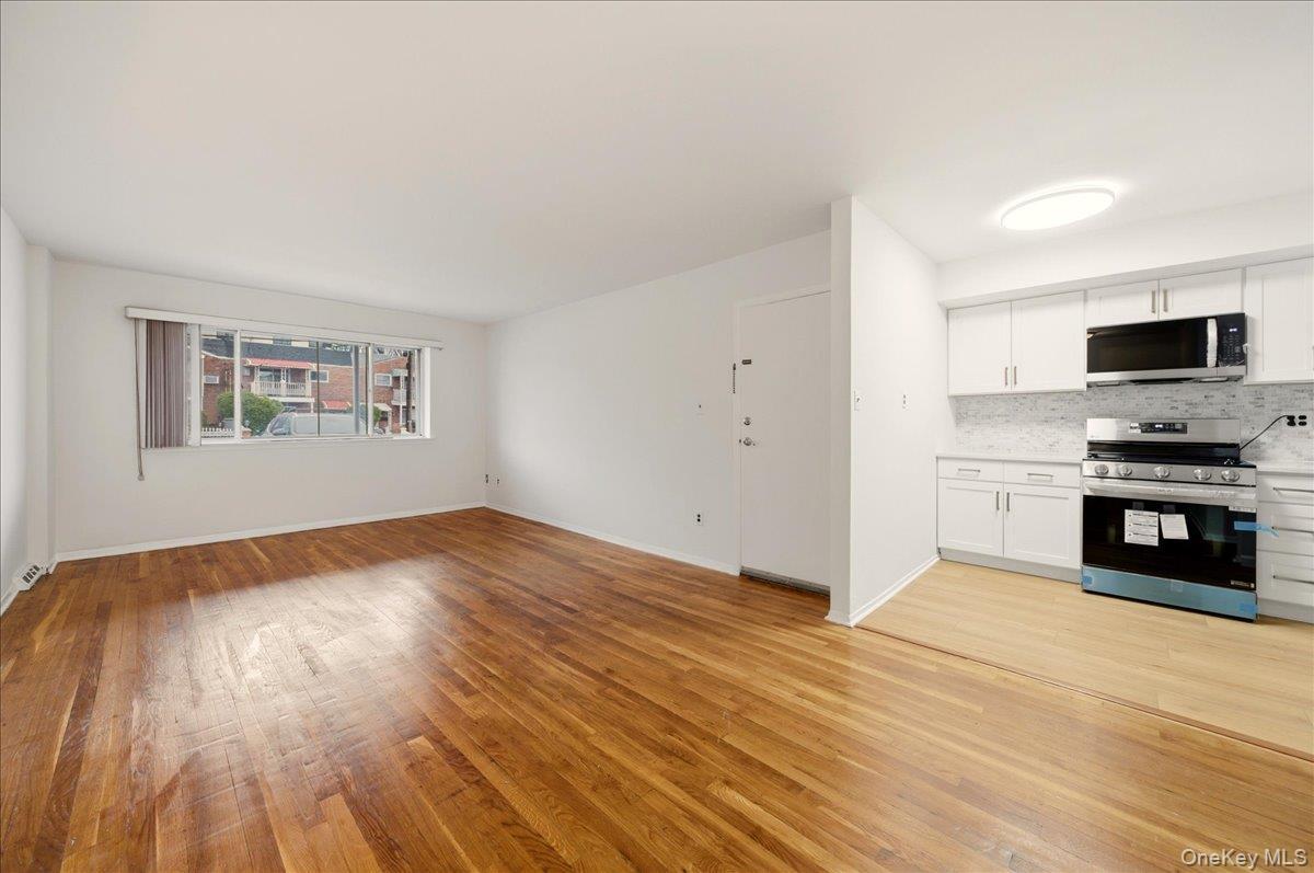 Single Family Hollywood  Bronx, NY 10465, MLS-972328-11