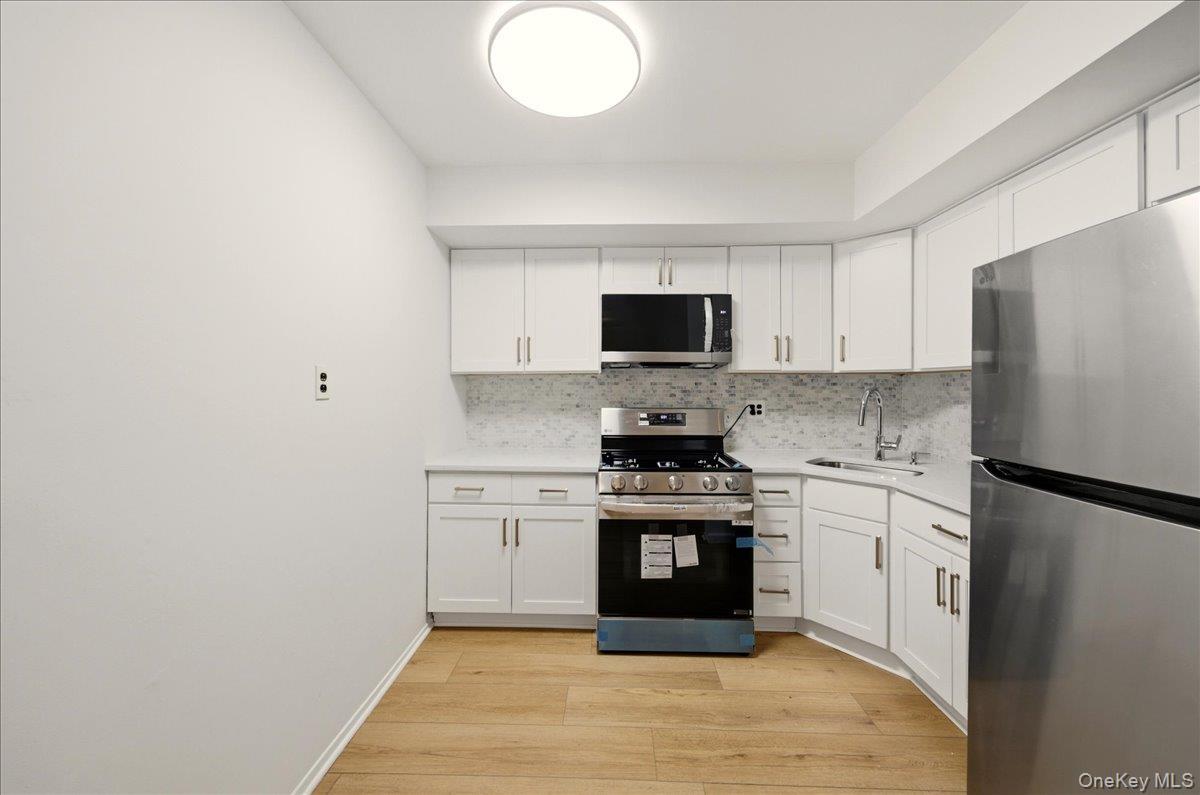 Single Family Hollywood  Bronx, NY 10465, MLS-972328-14