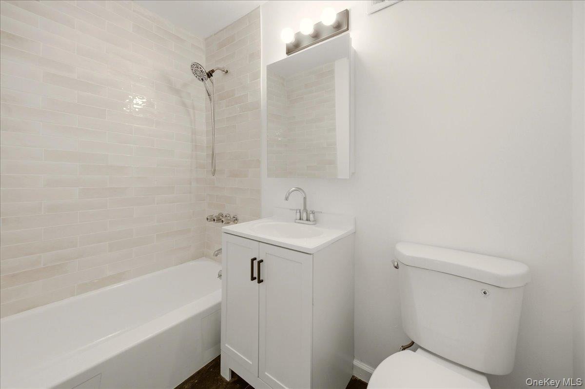 Single Family Hollywood  Bronx, NY 10465, MLS-972328-17