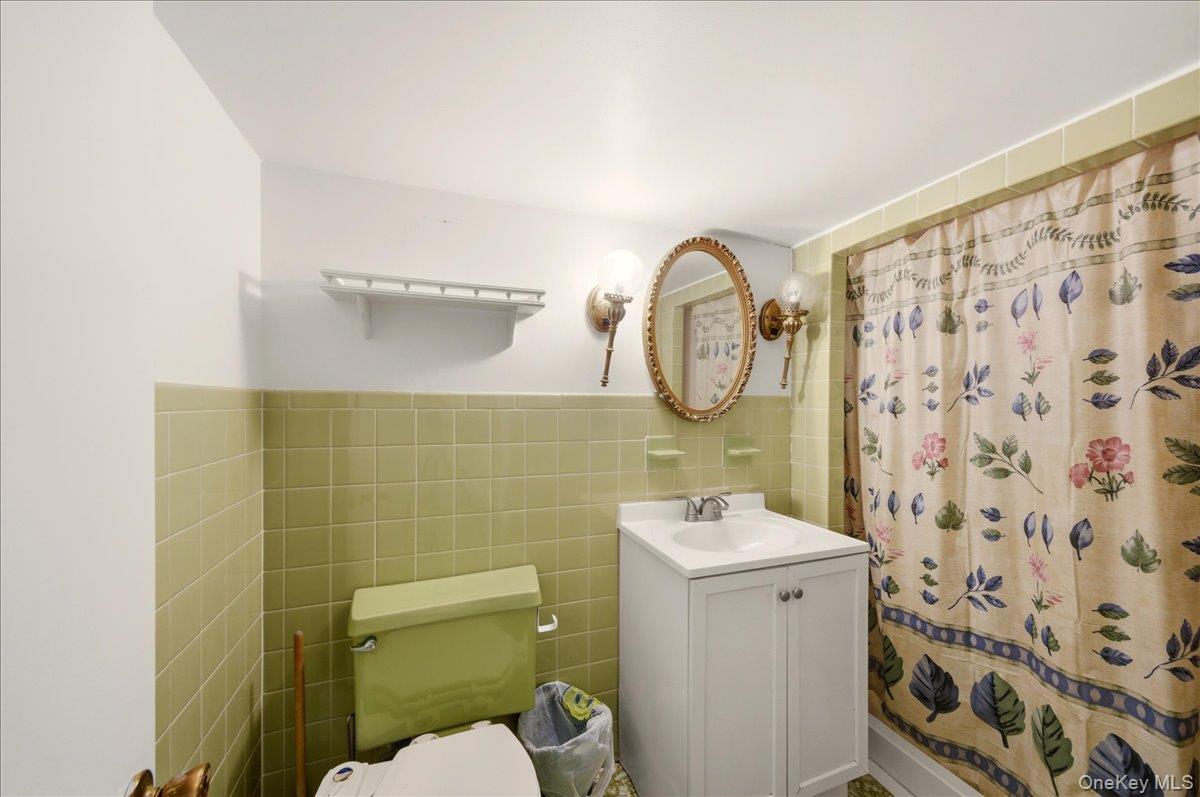 Single Family Hollywood  Bronx, NY 10465, MLS-972328-22