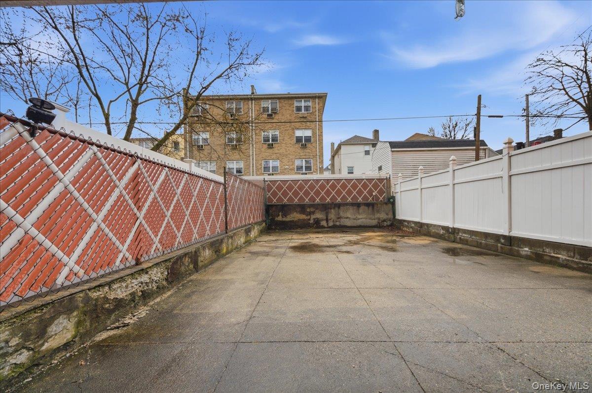 Single Family Hollywood  Bronx, NY 10465, MLS-972328-23