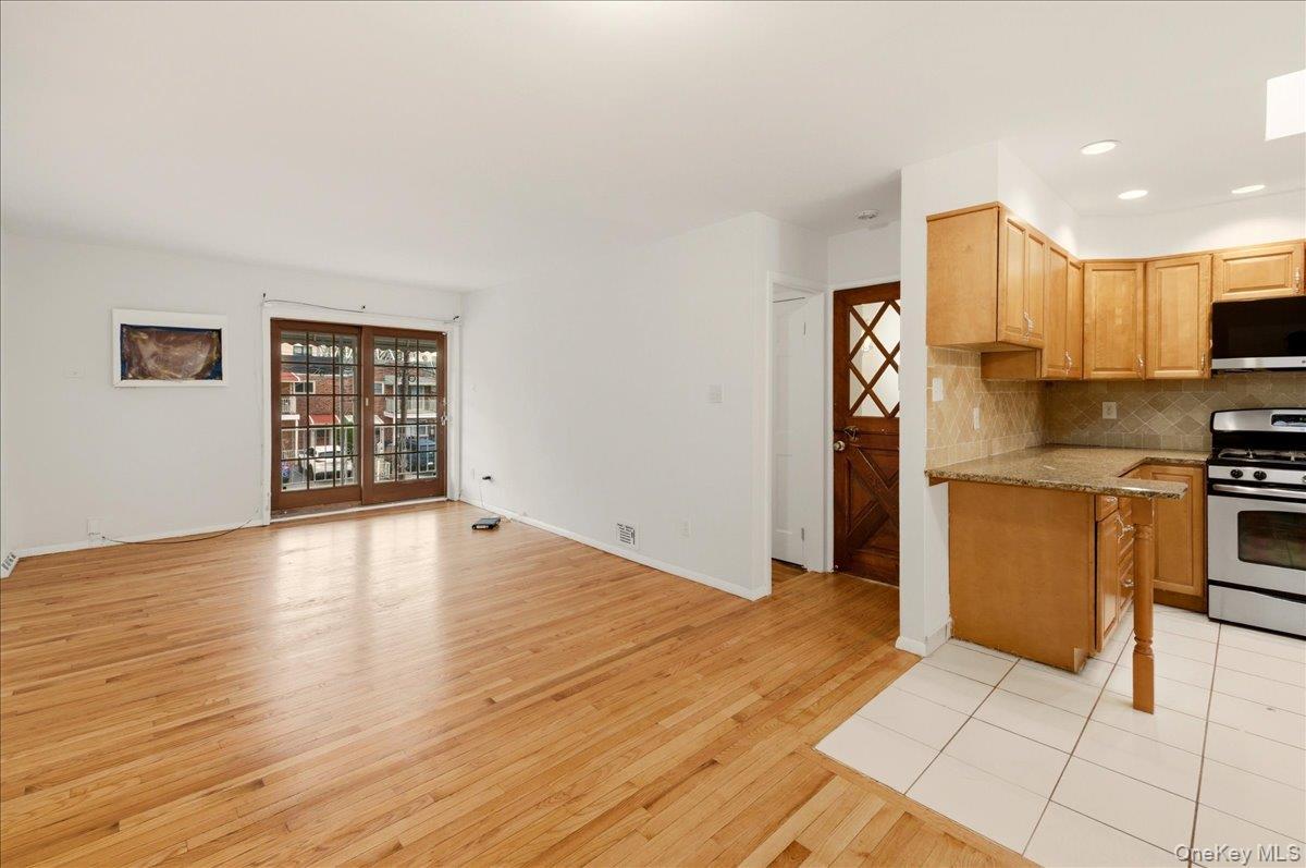Single Family Hollywood  Bronx, NY 10465, MLS-972328-4