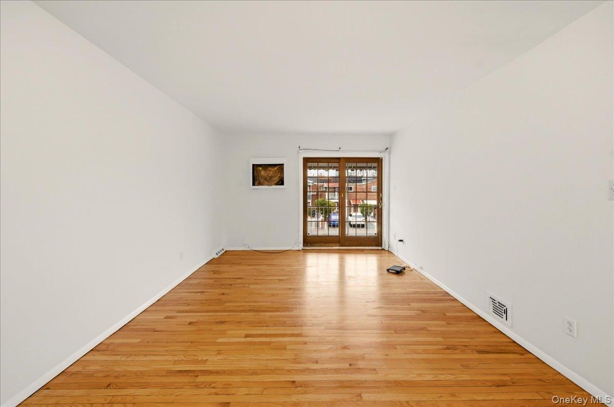 Single Family Hollywood  Bronx, NY 10465, MLS-972328-5