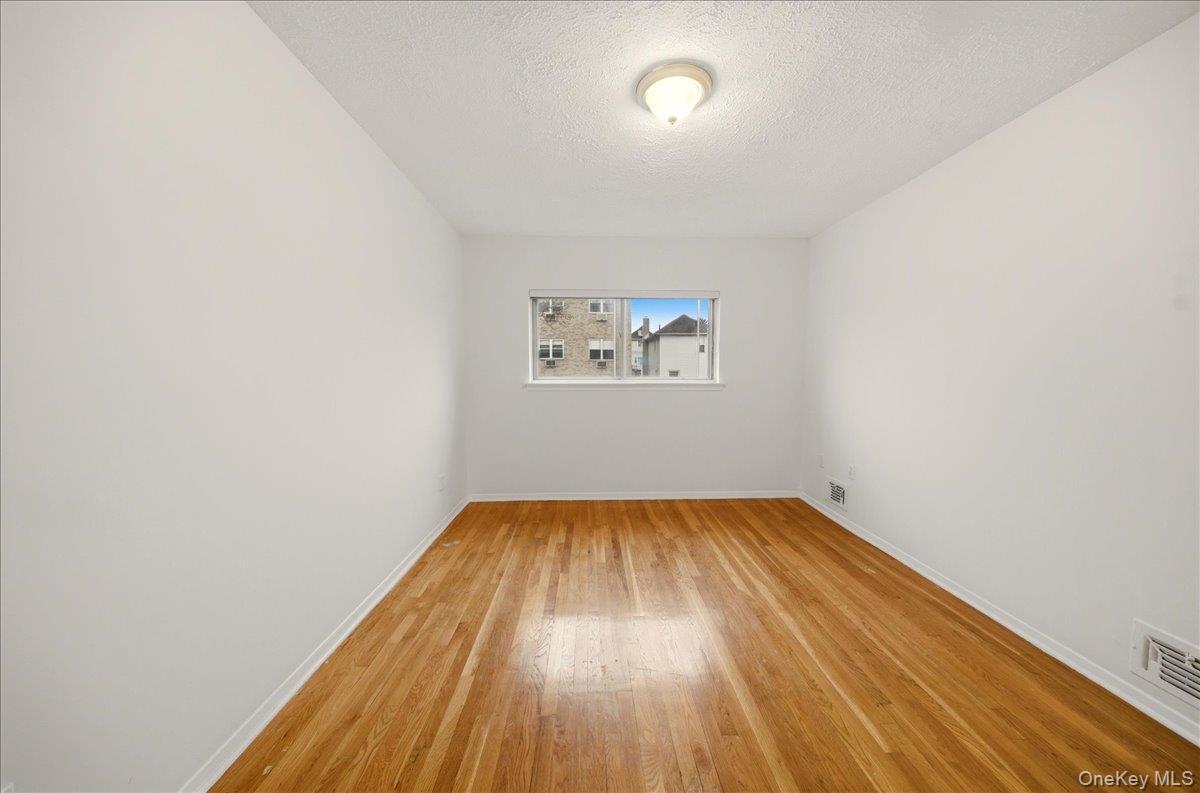 Single Family Hollywood  Bronx, NY 10465, MLS-972328-8