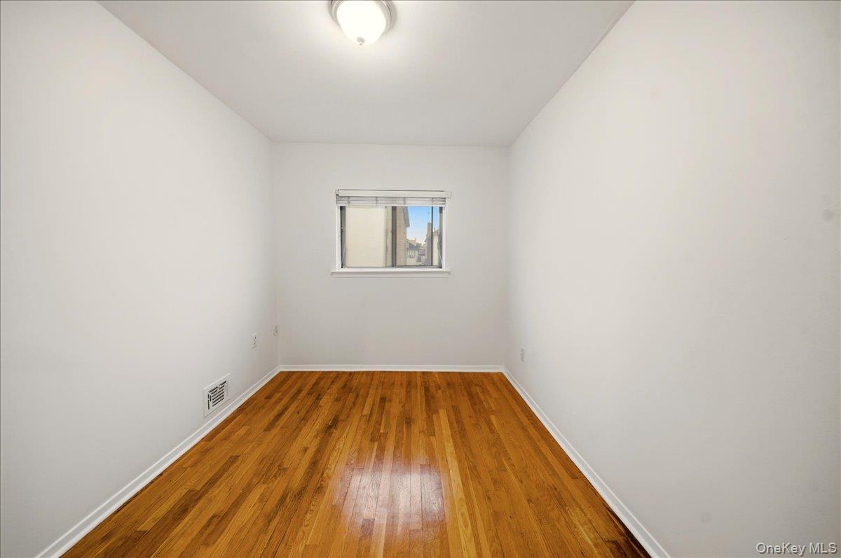 Single Family Hollywood  Bronx, NY 10465, MLS-972328-9