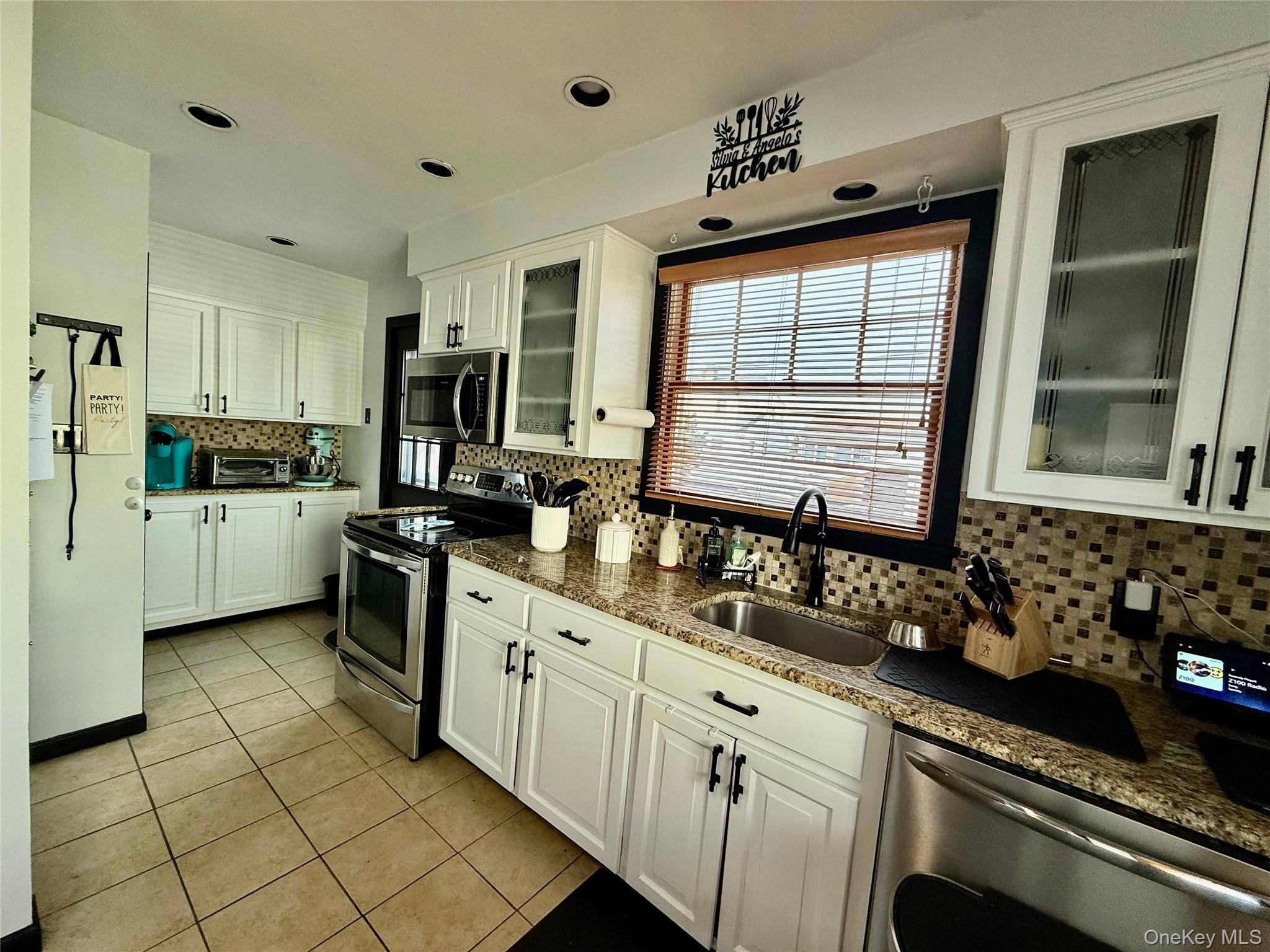 Single Family Robert  Nassau County, NY 11520, MLS-972409-4