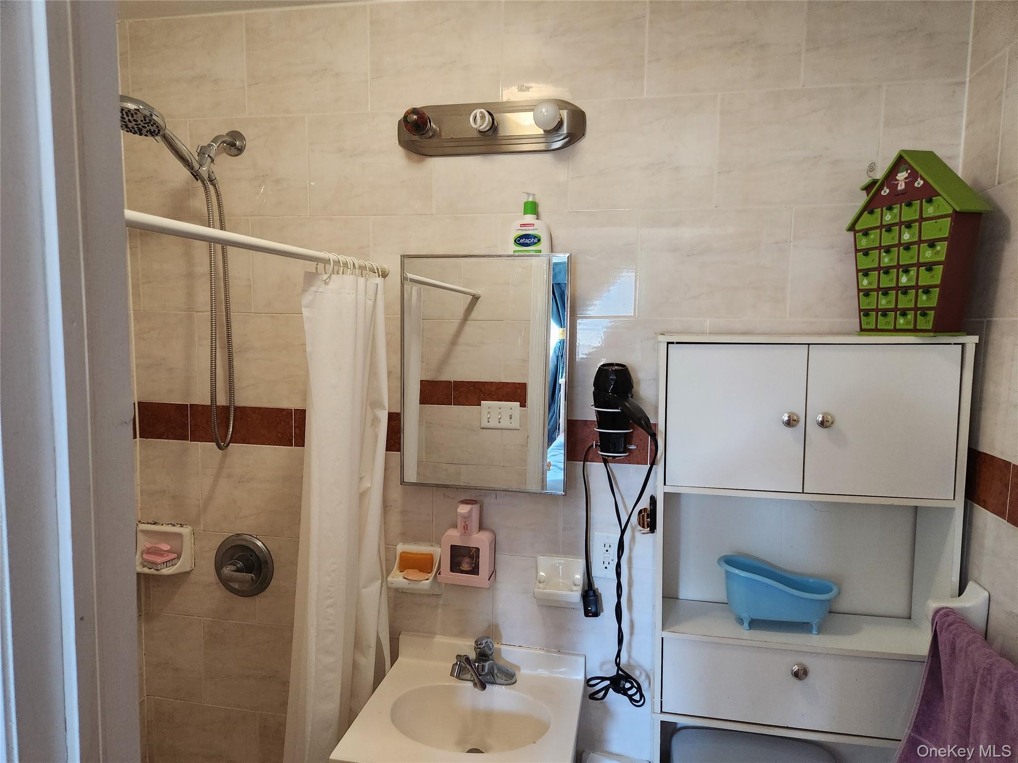 Condo 35th  Queens, NY 11354, MLS-972430-8