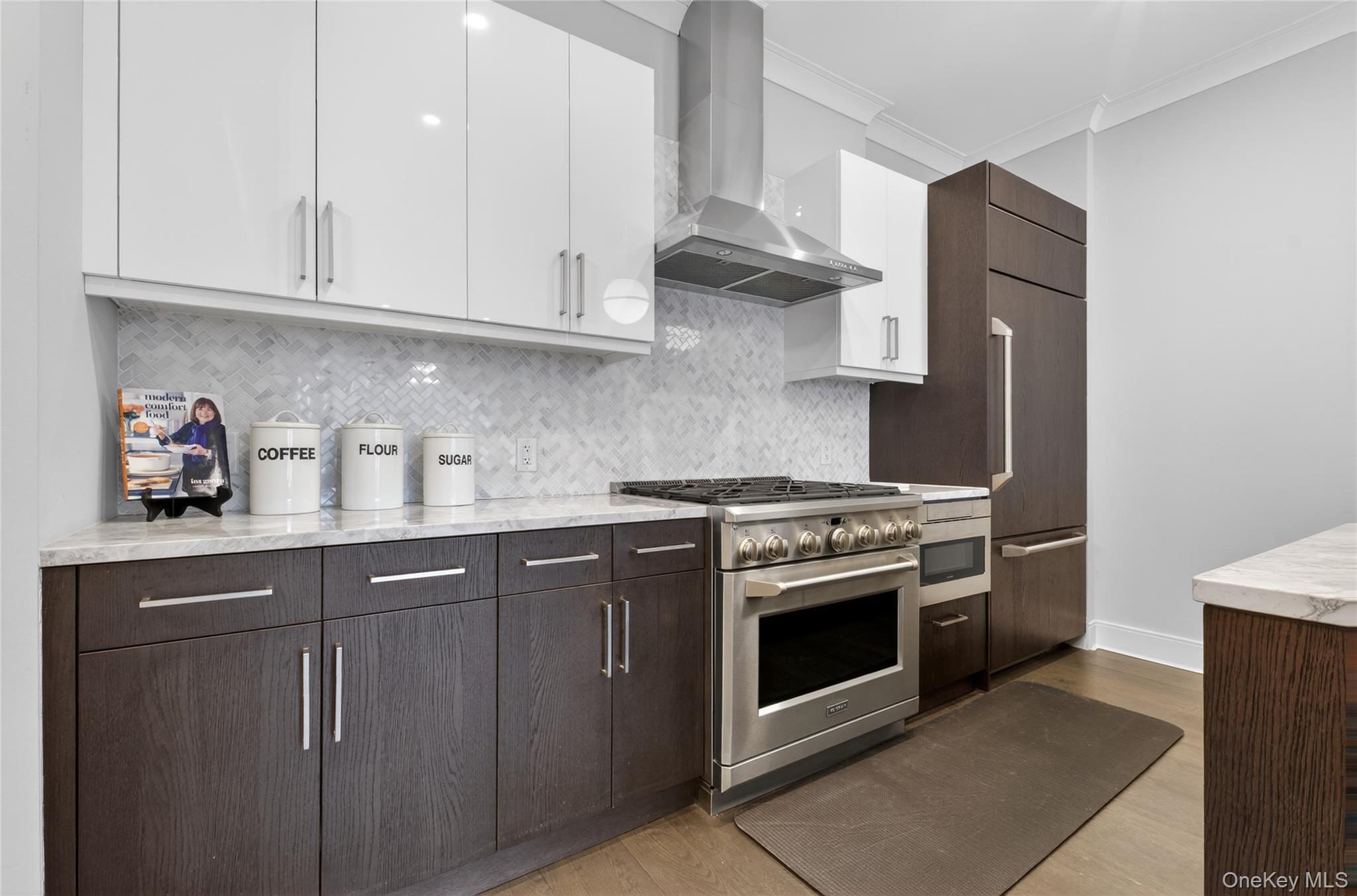 Condo Garvies Point  Nassau County, NY 11542, MLS-972469-11