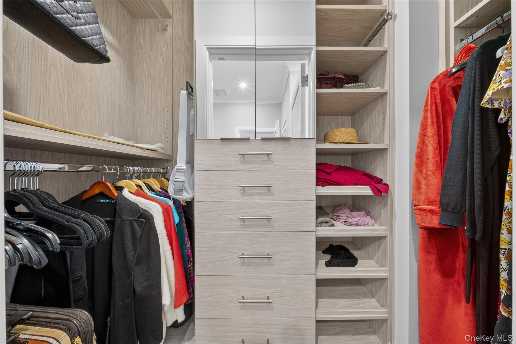 Condo Garvies Point  Nassau County, NY 11542, MLS-972469-15