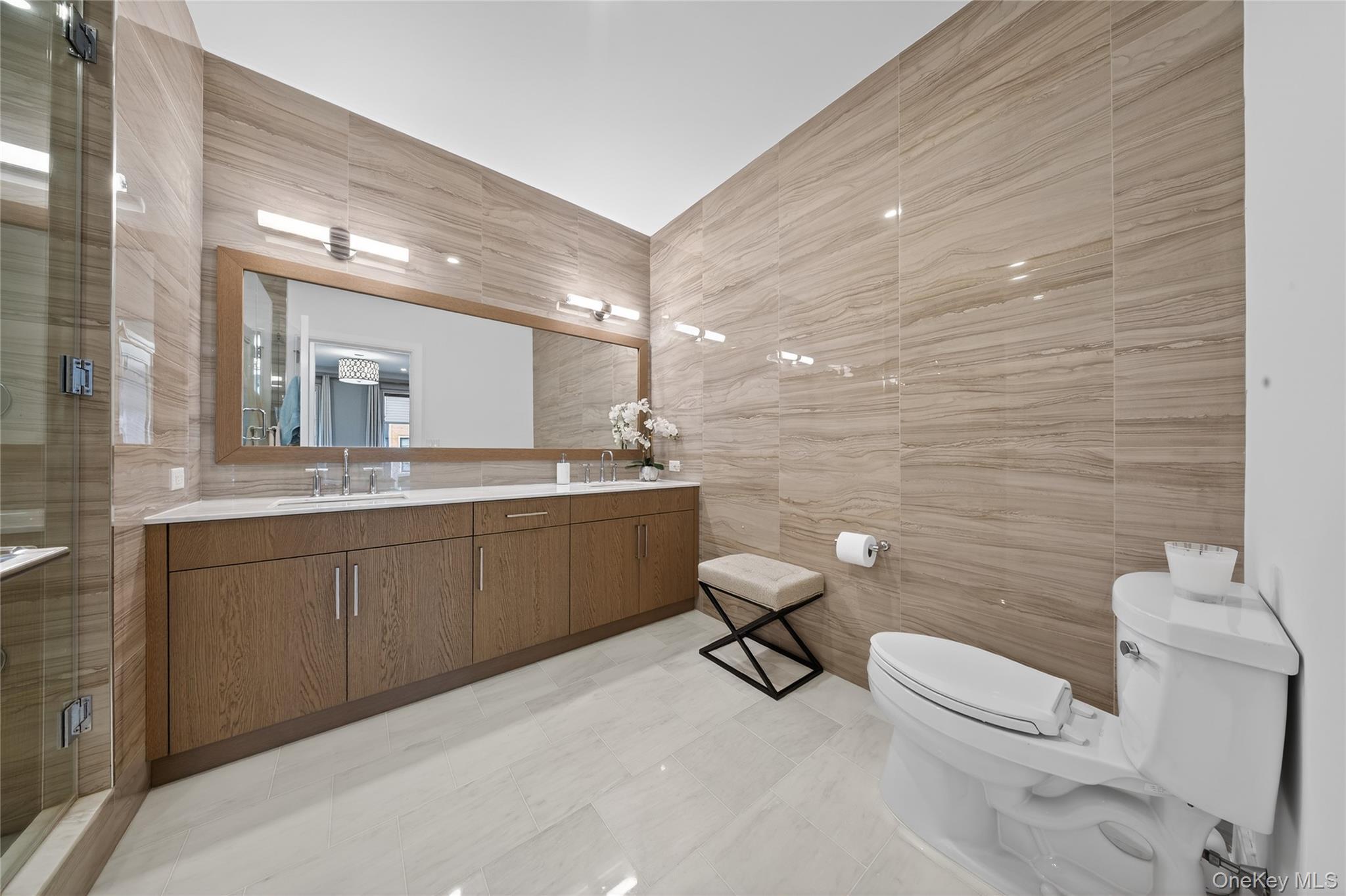 Condo Garvies Point  Nassau County, NY 11542, MLS-972469-18