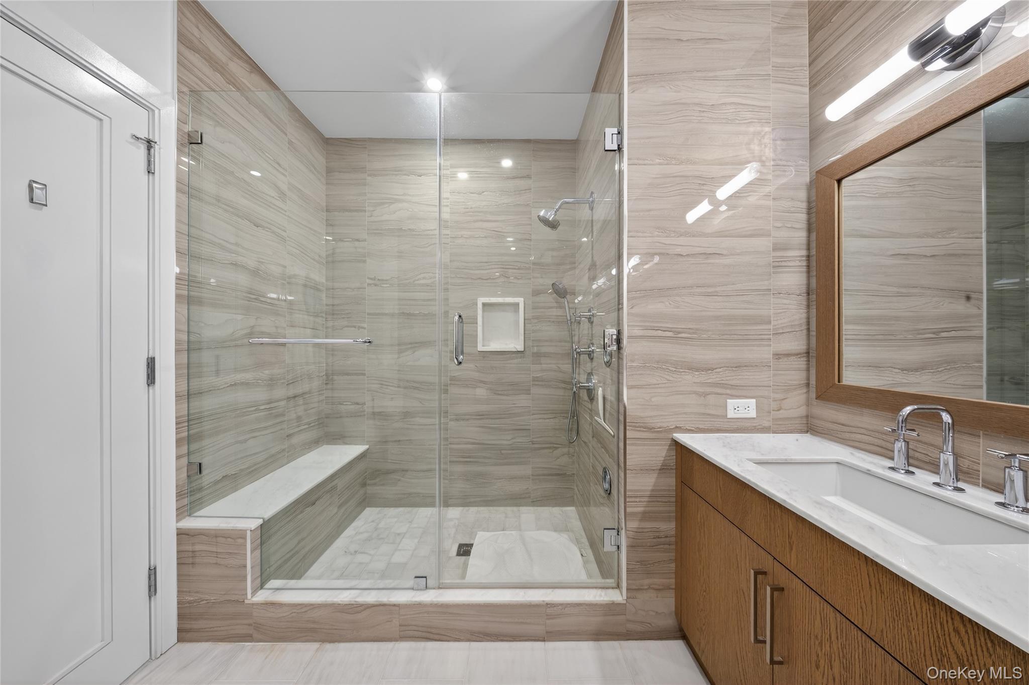 Condo Garvies Point  Nassau County, NY 11542, MLS-972469-19