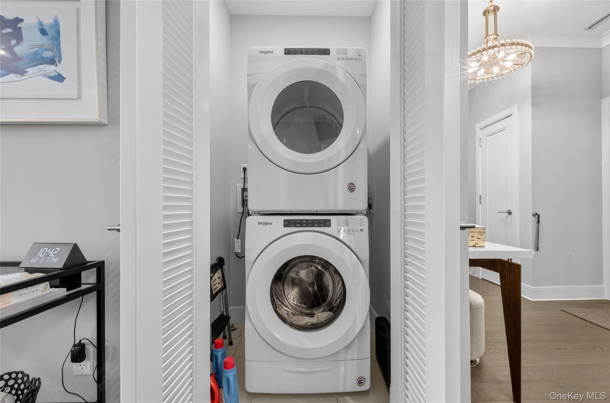 Condo Garvies Point  Nassau County, NY 11542, MLS-972469-24