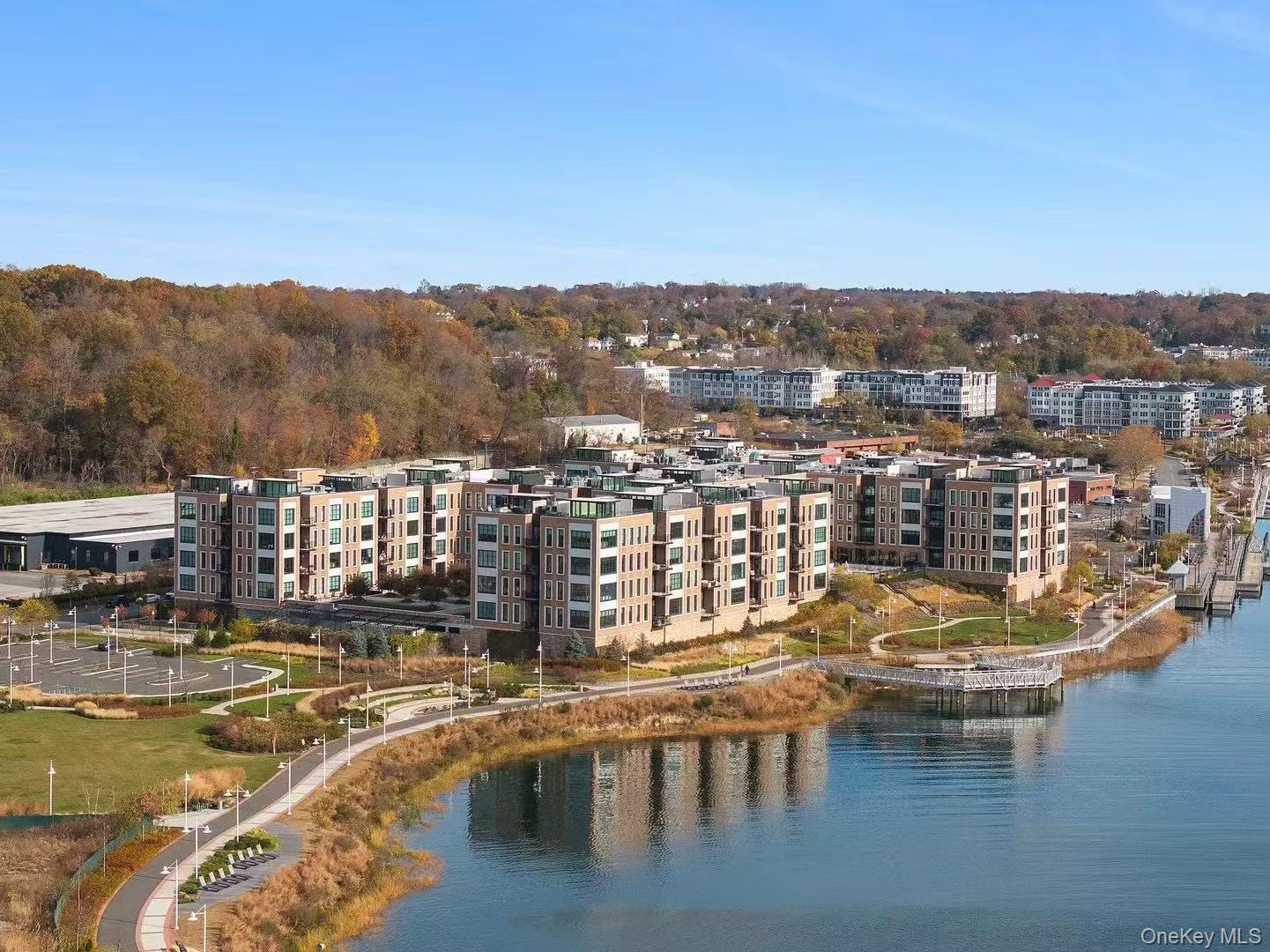 Condo Garvies Point  Nassau County, NY 11542, MLS-972469-25