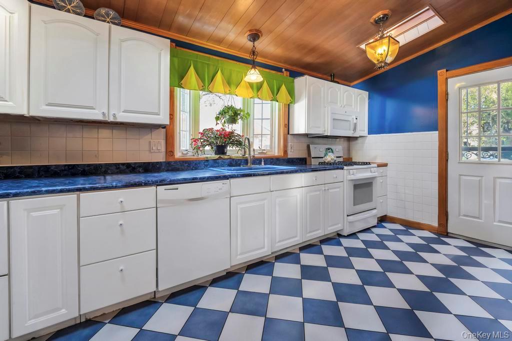 Single Family Charlecote  Queens, NY 11432, MLS-972475-14