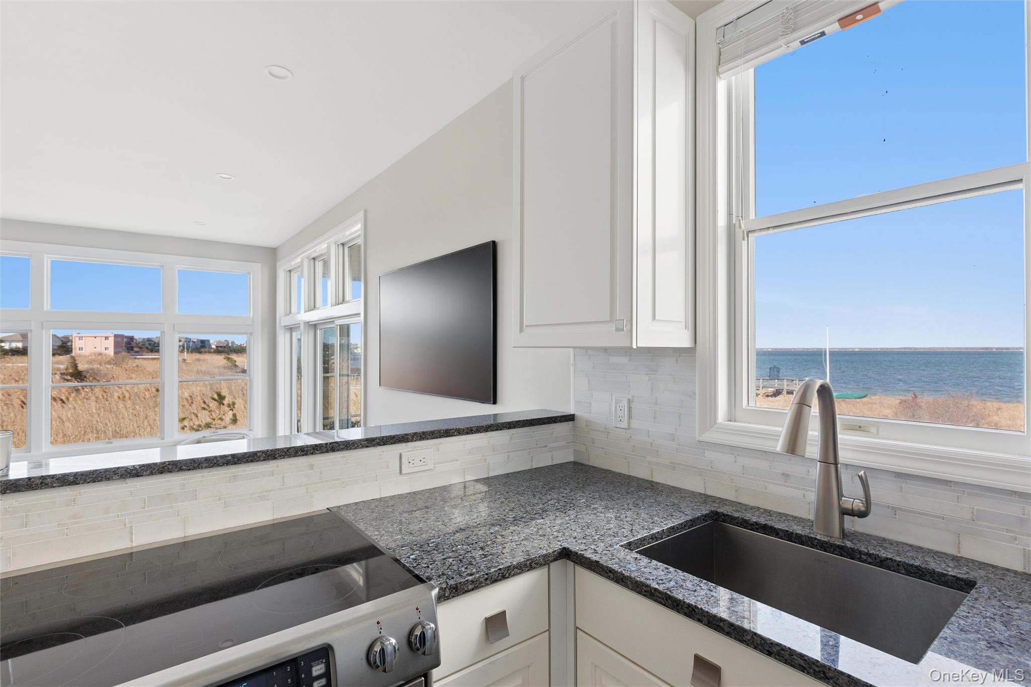 Condo Dune  Suffolk County, NY 11978, MLS-972478-11