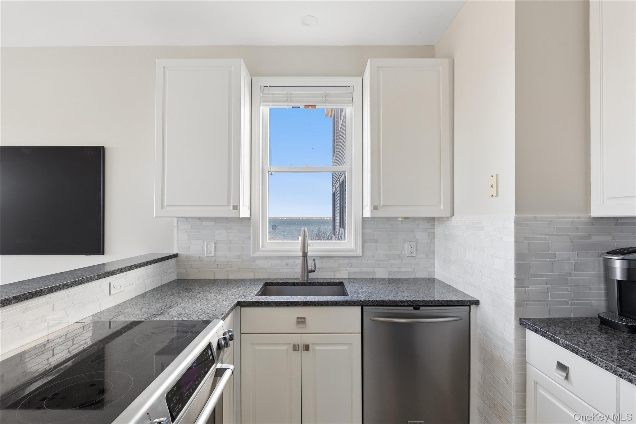 Condo Dune  Suffolk County, NY 11978, MLS-972478-12