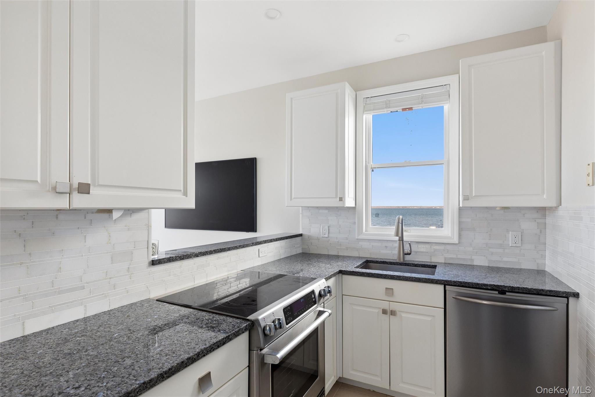 Condo Dune  Suffolk County, NY 11978, MLS-972478-13