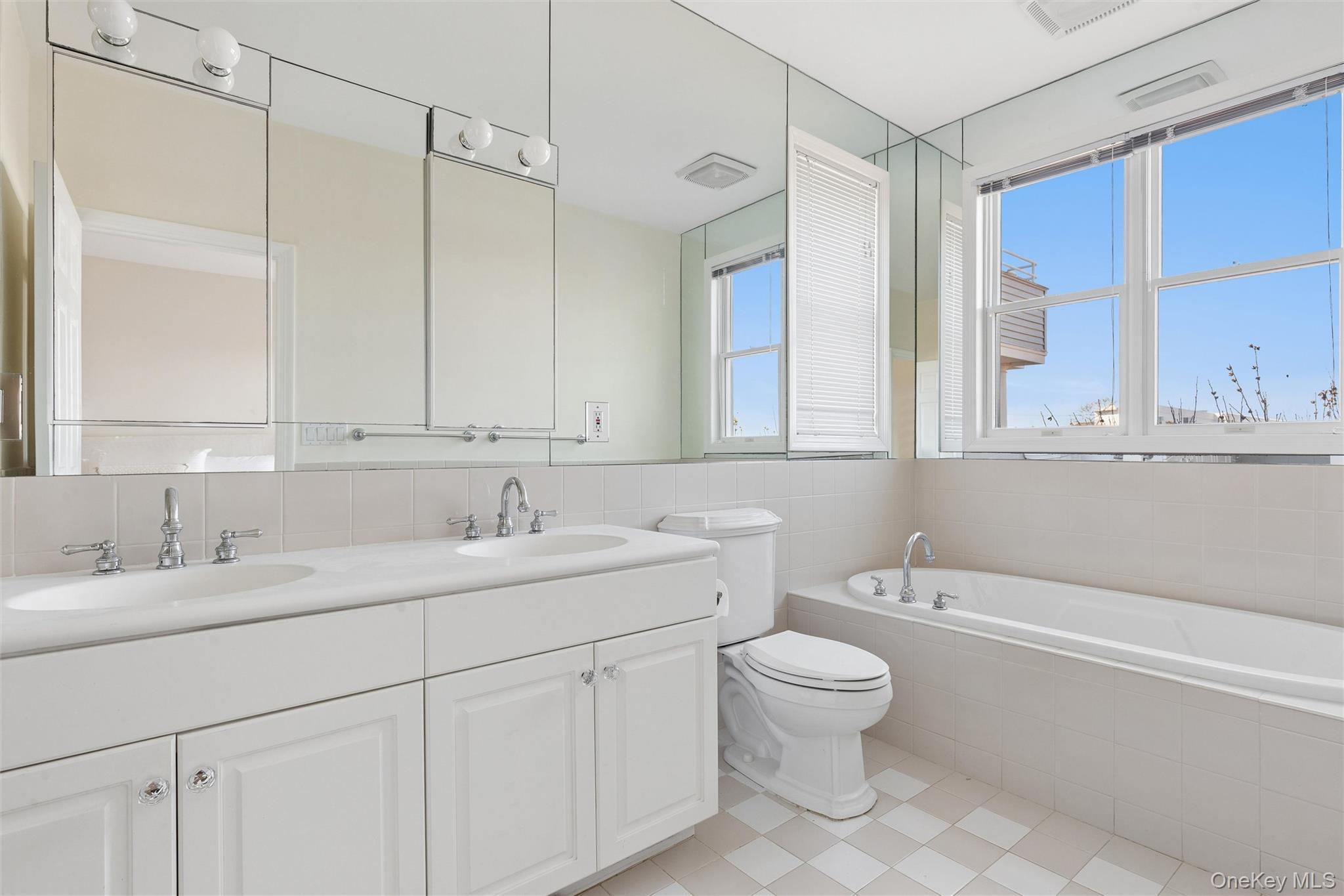 Condo Dune  Suffolk County, NY 11978, MLS-972478-19