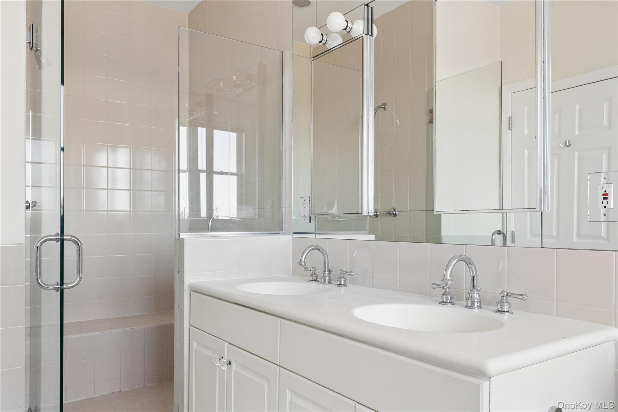 Condo Dune  Suffolk County, NY 11978, MLS-972478-21