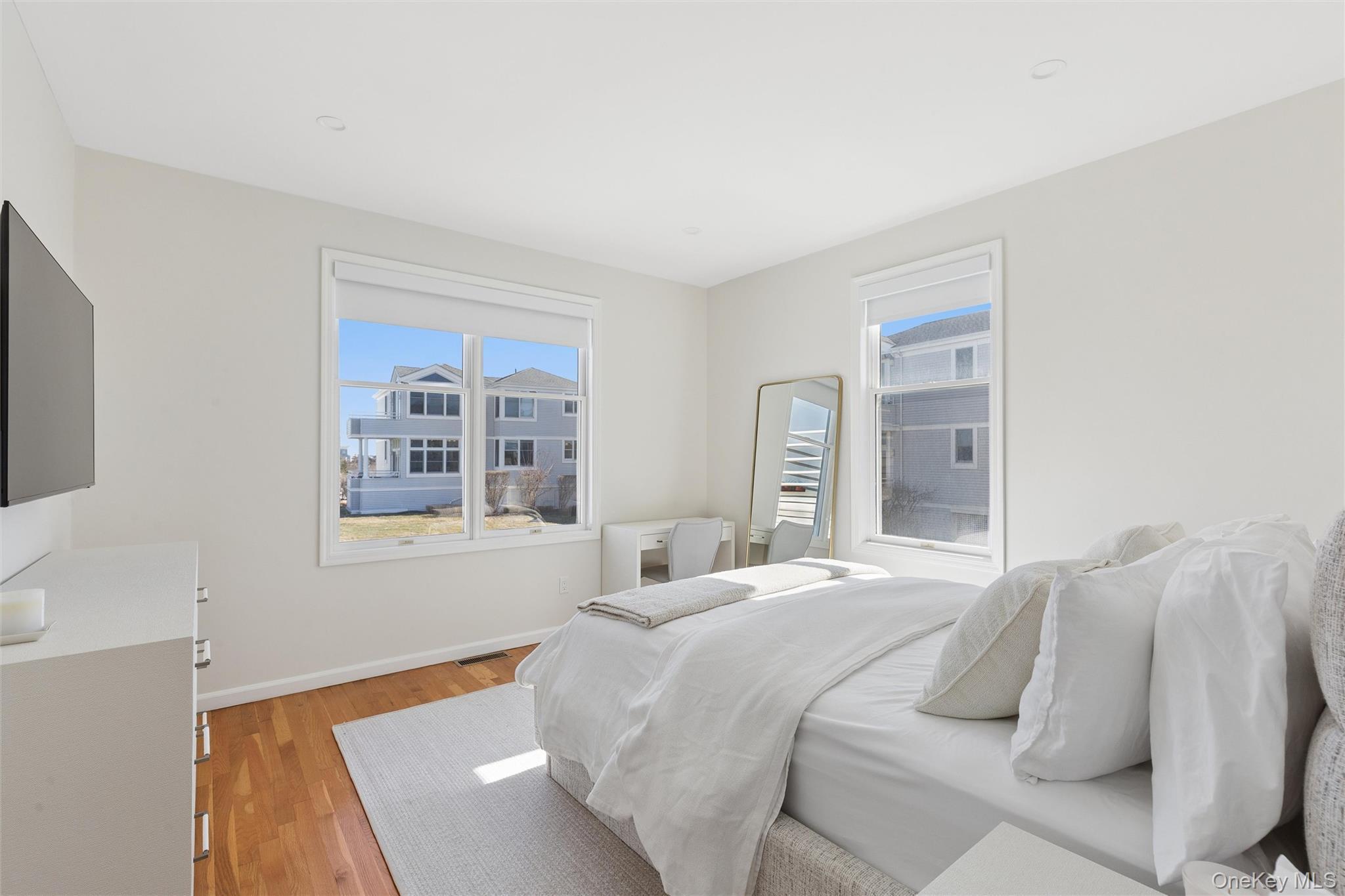 Condo Dune  Suffolk County, NY 11978, MLS-972478-22