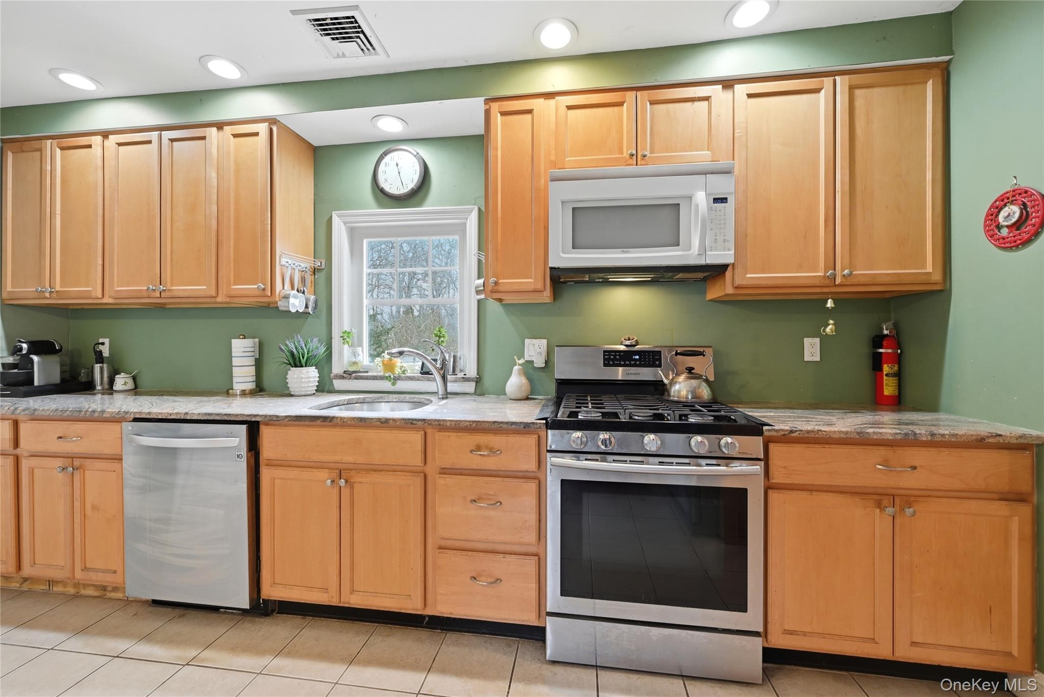 Single Family King  Suffolk County, NY 11946, MLS-972485-10