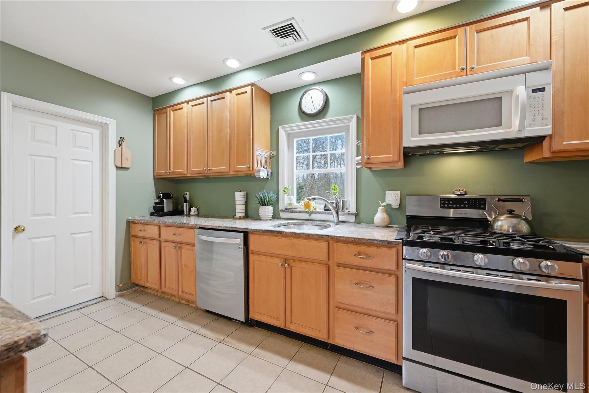 Single Family King  Suffolk County, NY 11946, MLS-972485-11
