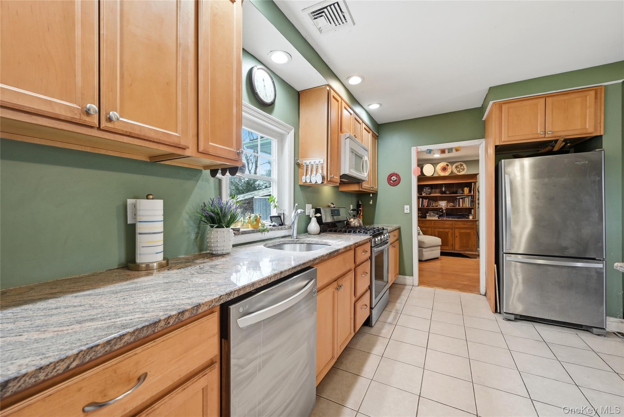 Single Family King  Suffolk County, NY 11946, MLS-972485-12