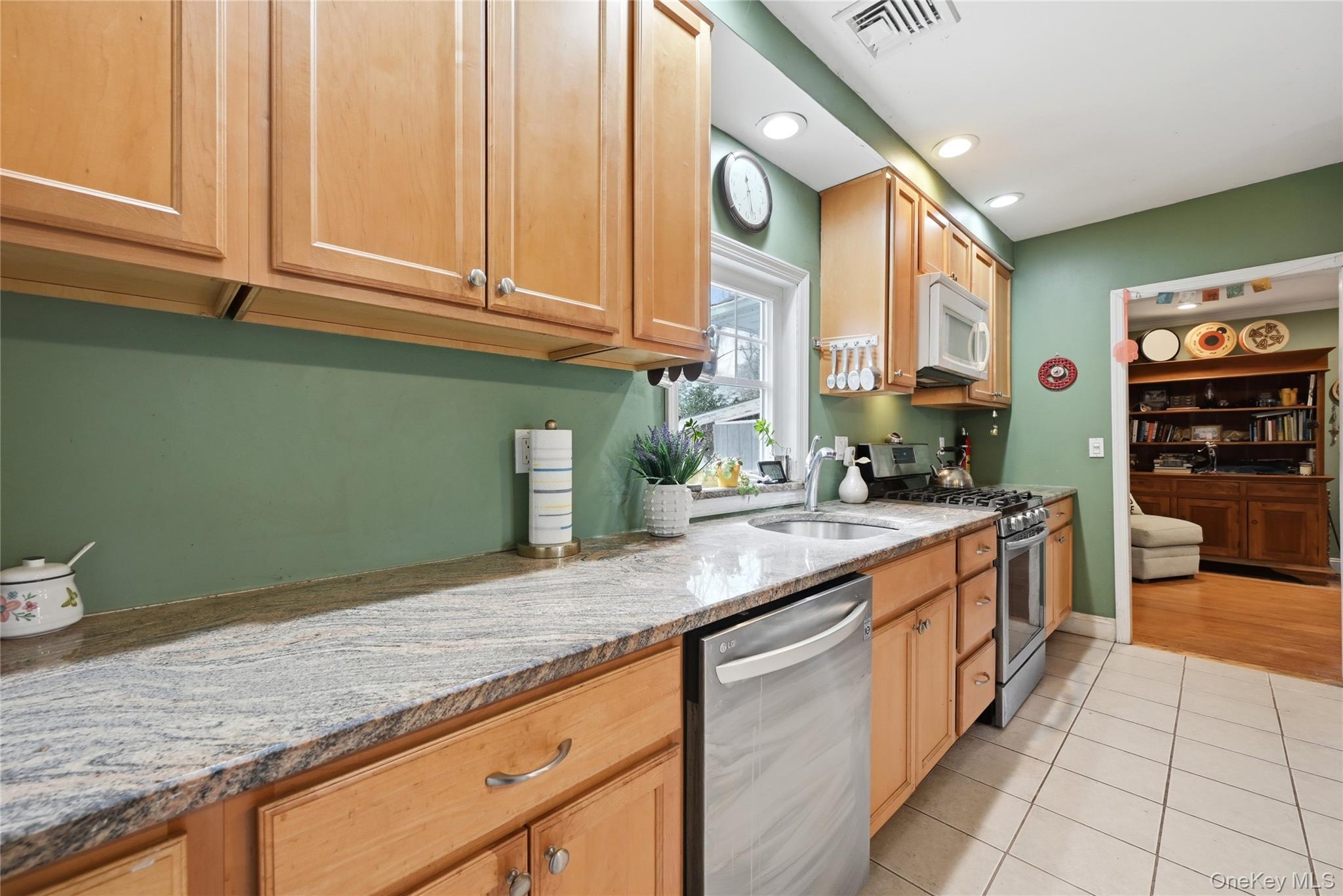 Single Family King  Suffolk County, NY 11946, MLS-972485-13